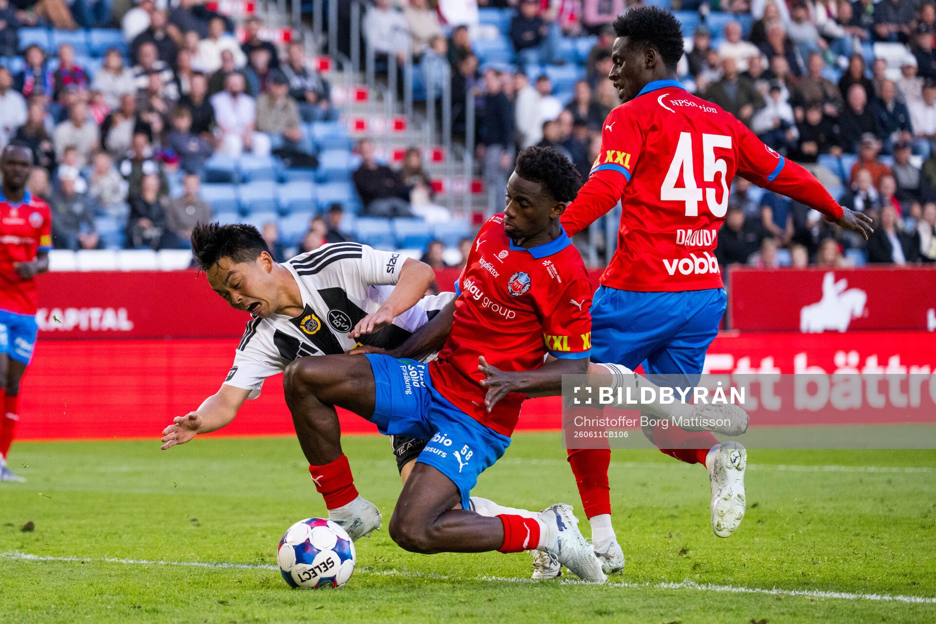 Landskronas Kota Sakurai och Helsingborgs Clancy Valere