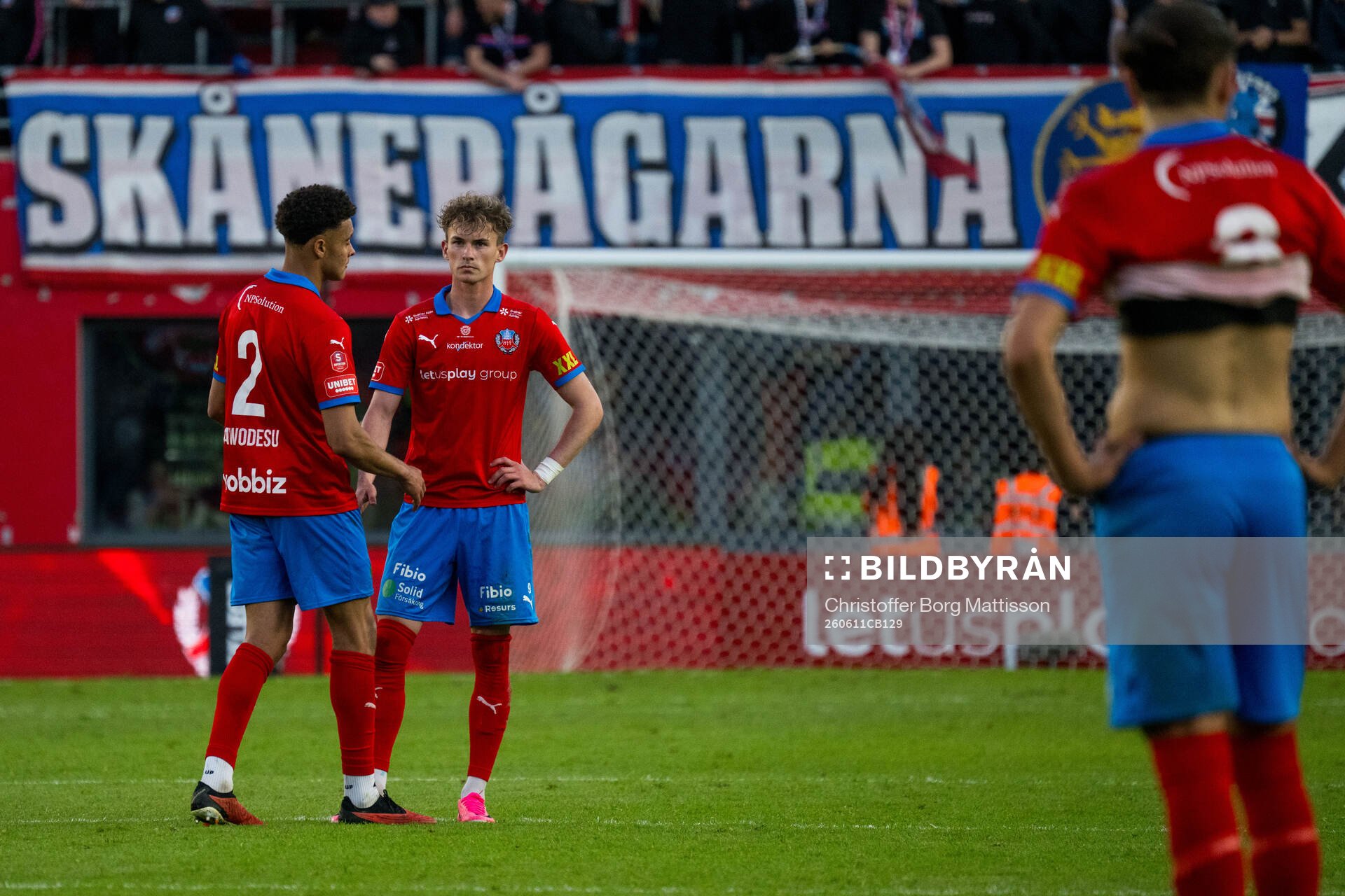 Helsingborgs Obafemi Awodesu och Alexander Johansson deppar