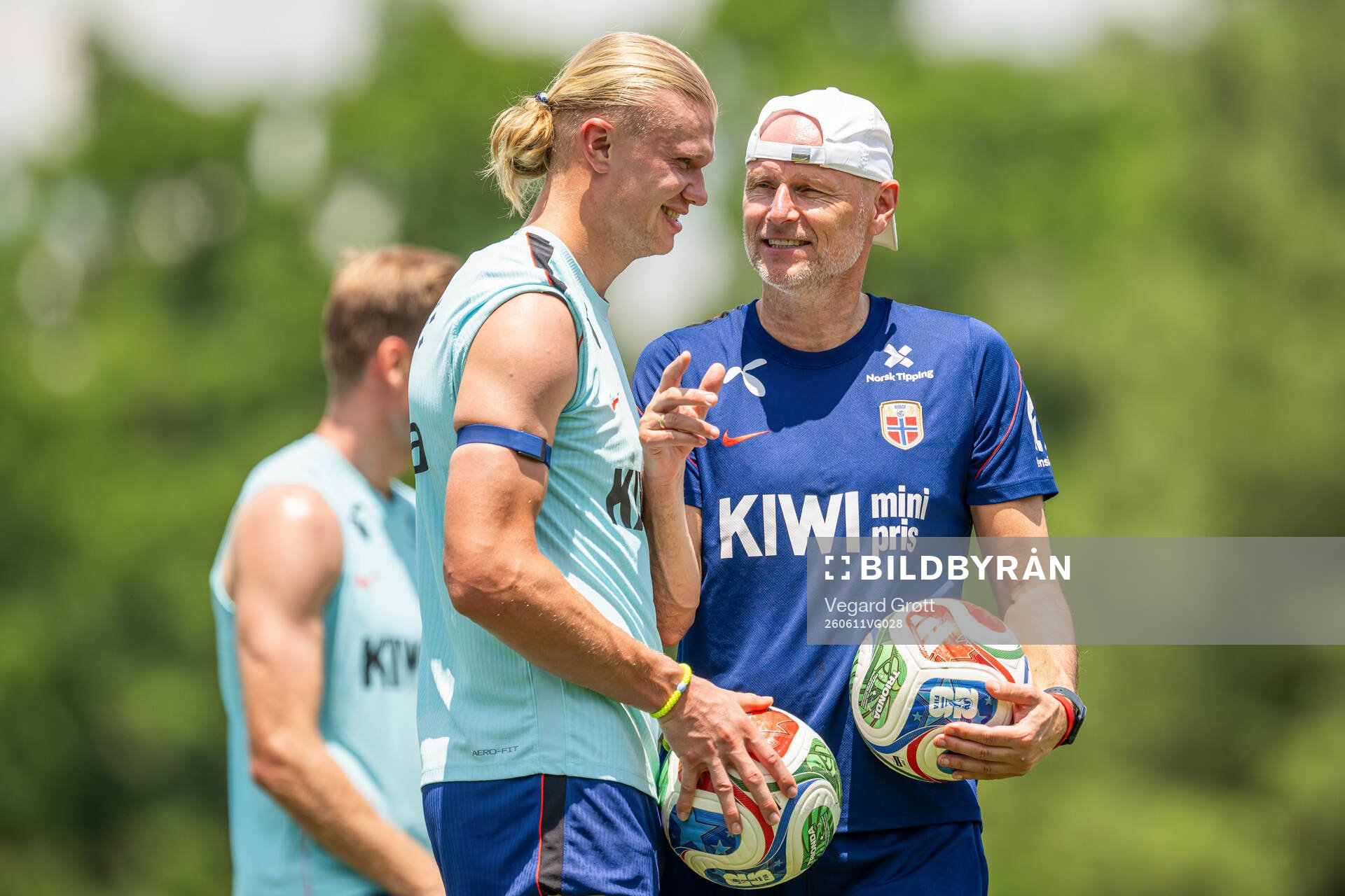 Erling Braut Haaland and head coach Ståle Solbakken of the