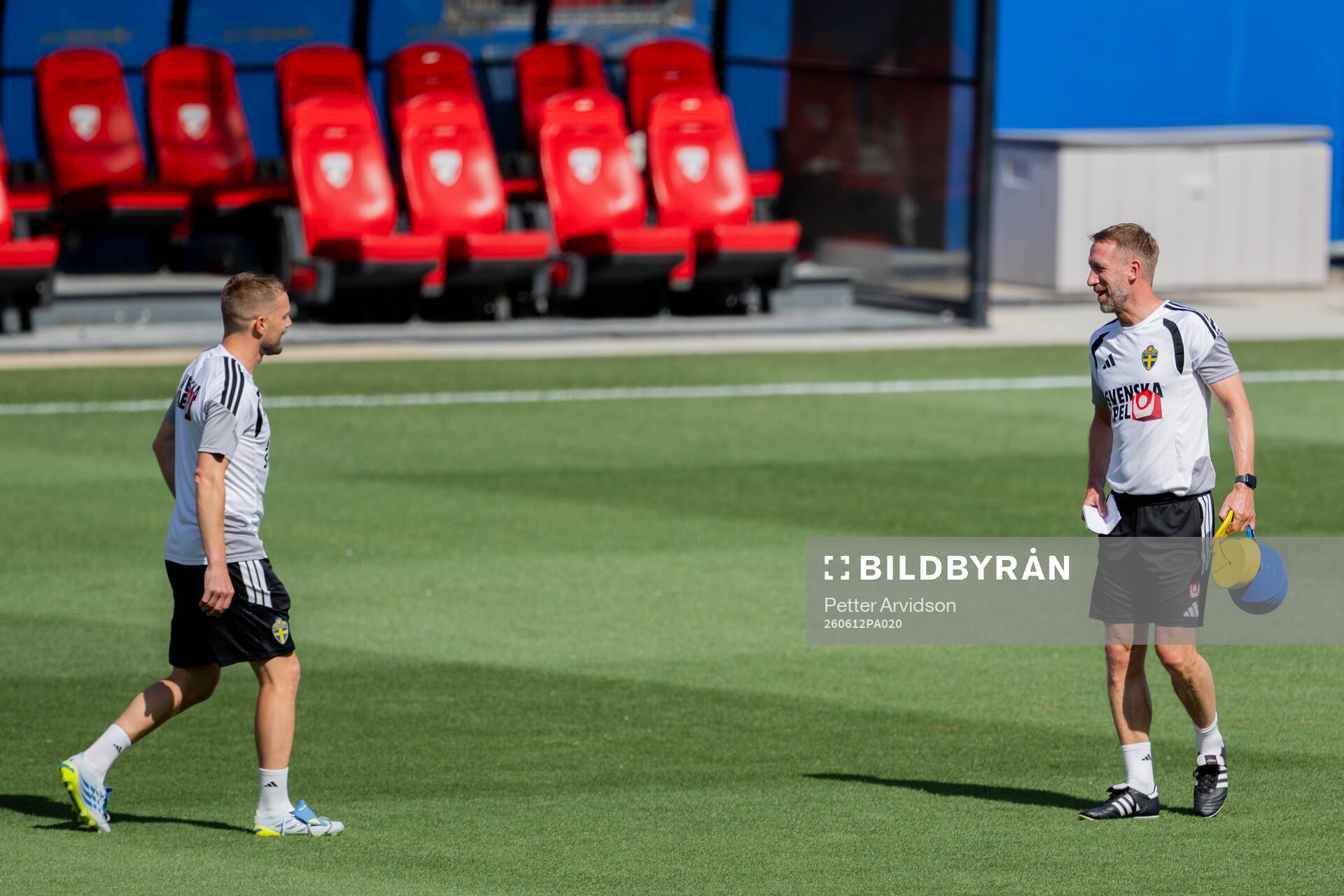 Assistant coach Sebastian Larsson and Head coach Graham