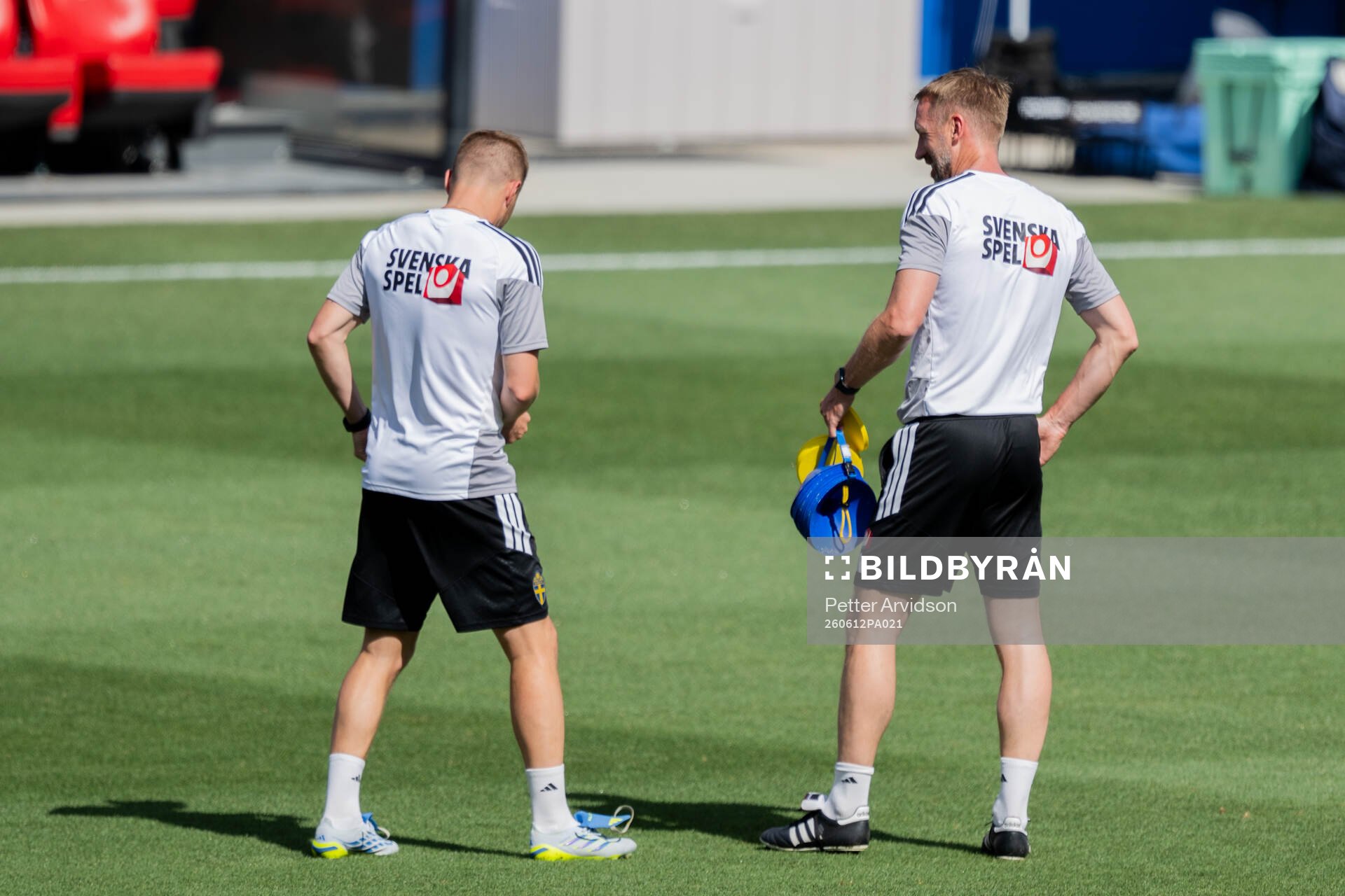 Assistant coach Sebastian Larsson and Head coach Graham