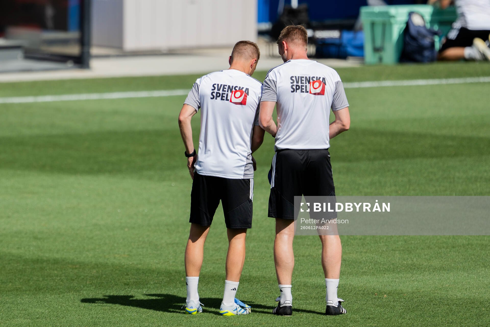 Assistant coach Sebastian Larsson and Head coach Graham