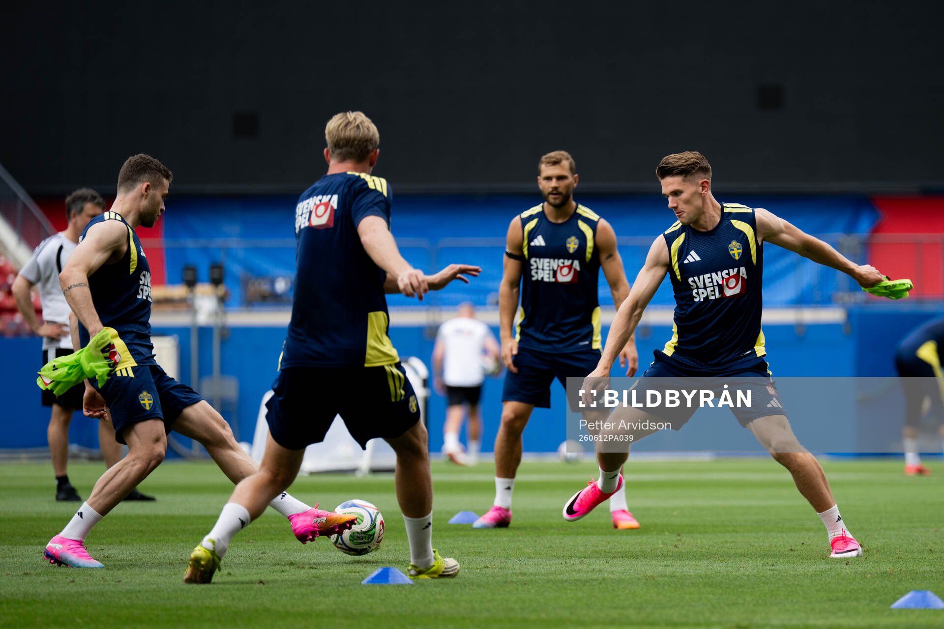 Gabriel Gudmundsson and Viktor Gyökeres of the Swedish