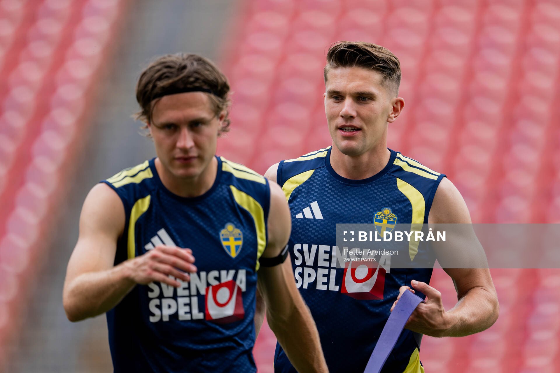 Mattias Svanberg and Viktor Gyökeres of the Swedish