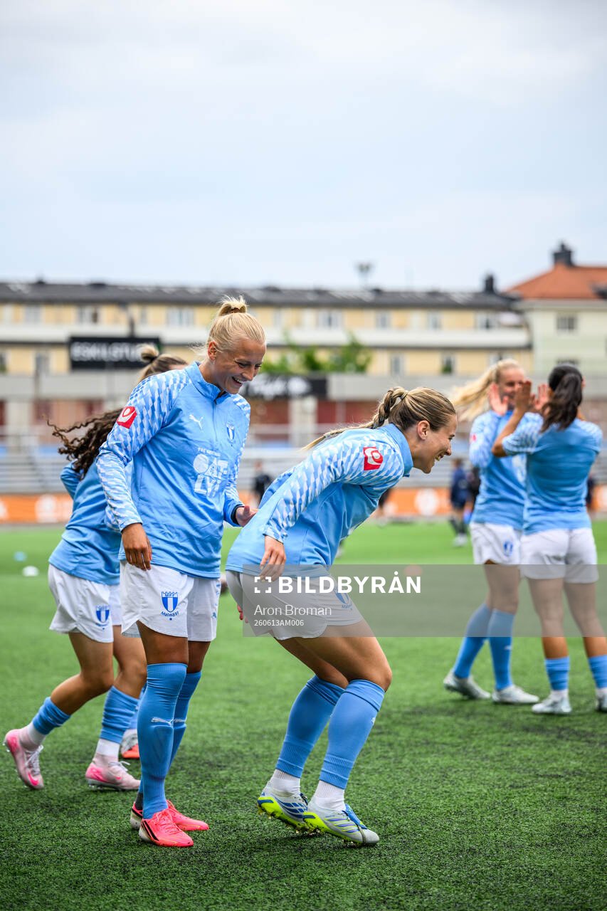 Malmö FFs Wilma Carlsson och Courtney Nevin