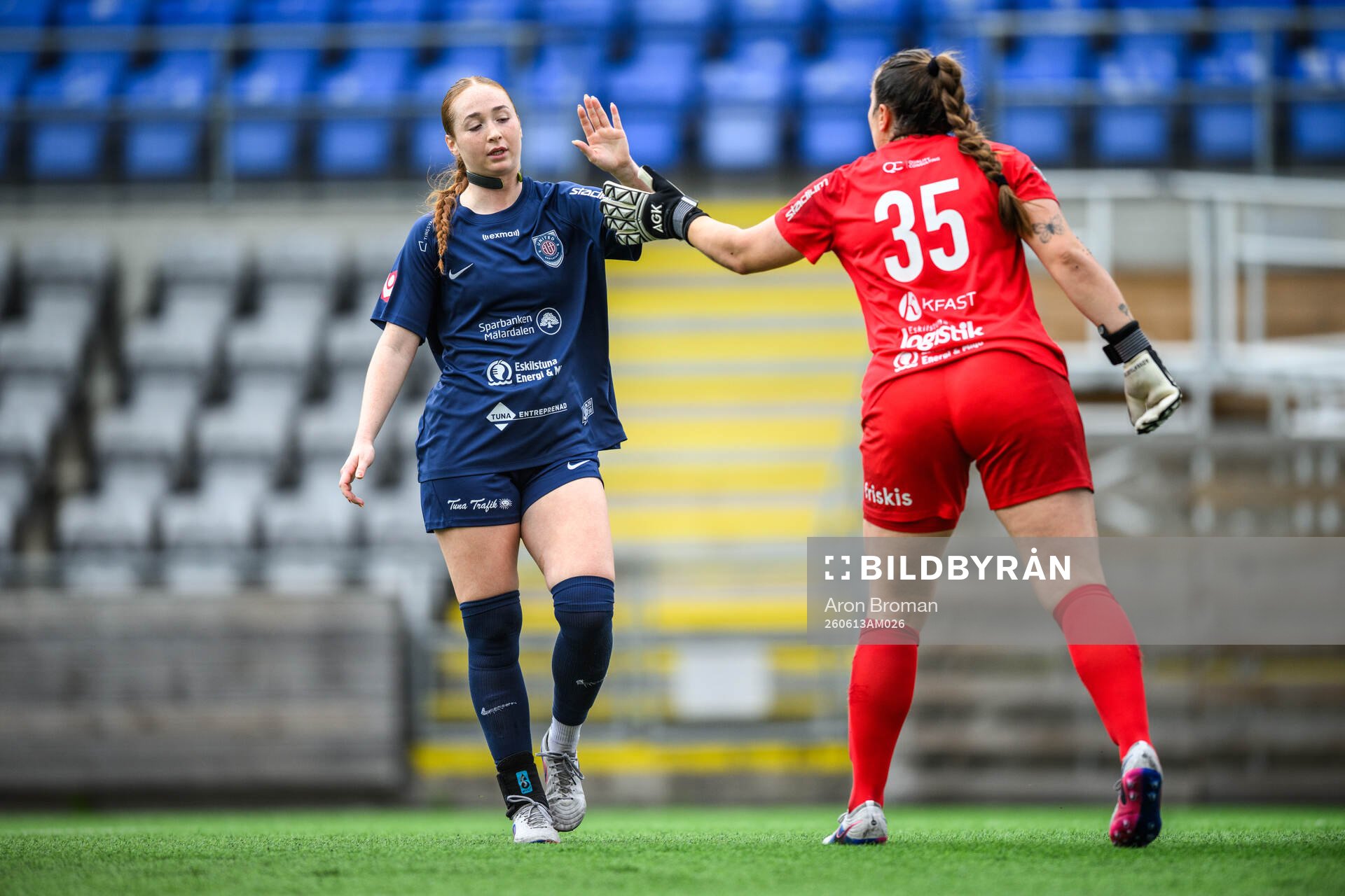 Eskilstuna United DFFs Rylie Rae Combs och målvakt Monica