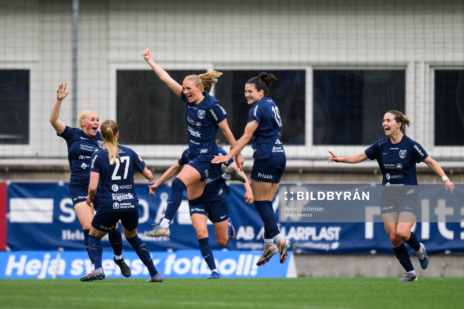 Eskilstuna United DFFs Ellen Schampi jublar