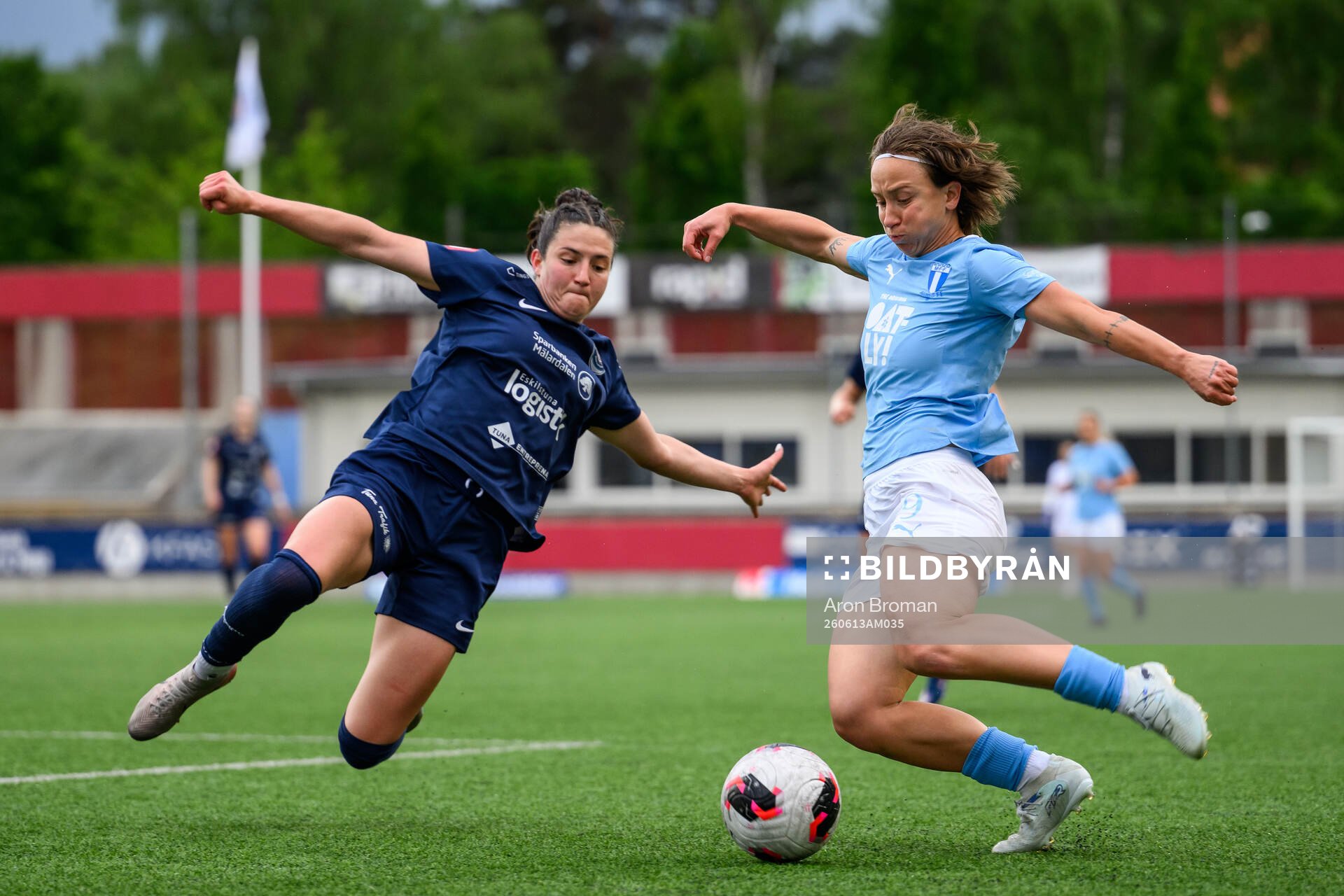 Eskilstuna United DFFs Anna Sutter och Malmö FFs Miljana