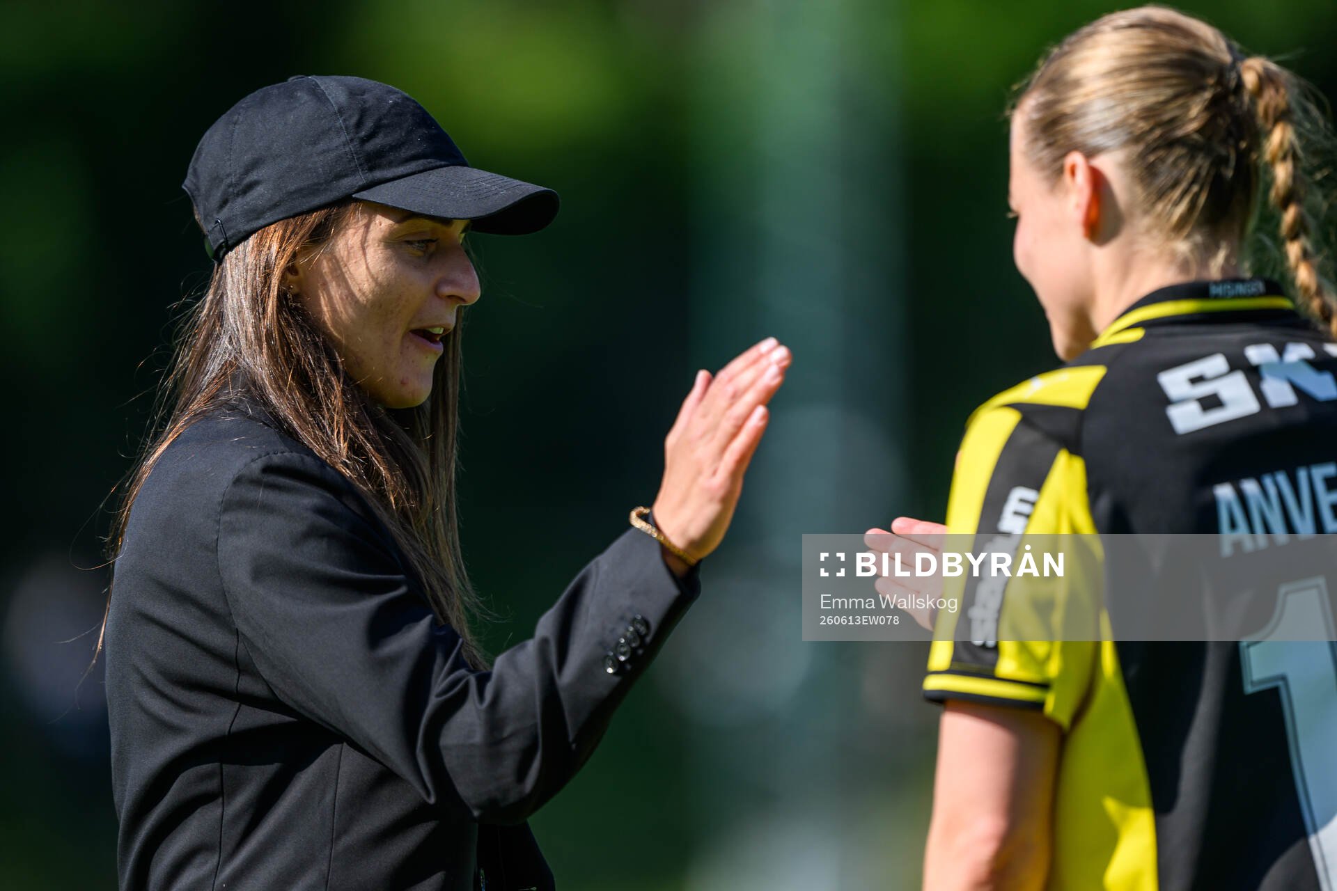 Häckens tränare Elena Sadiku och Anna Anvegård