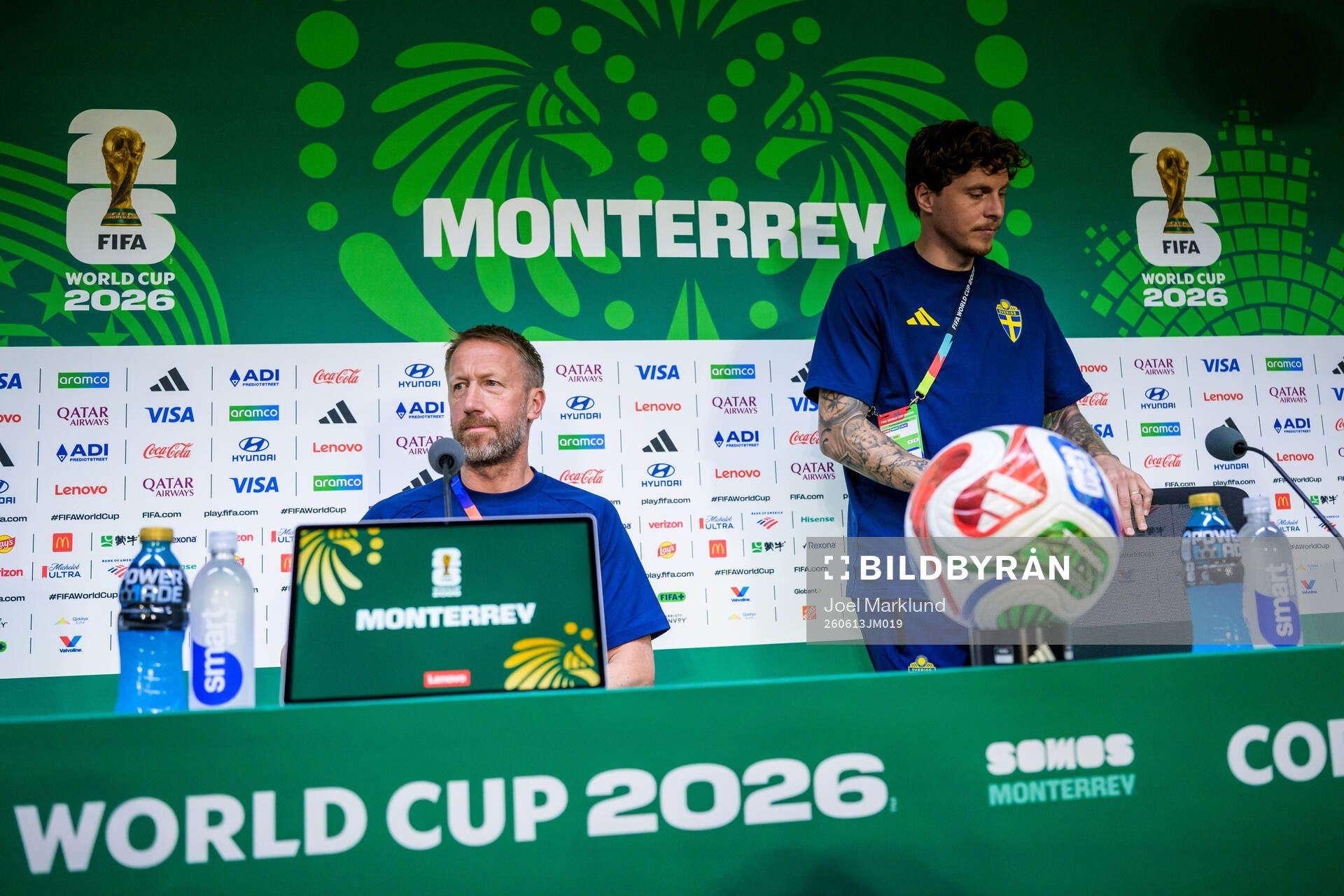 Head coach Graham Potter and Victor Nilsson Lindelöf of