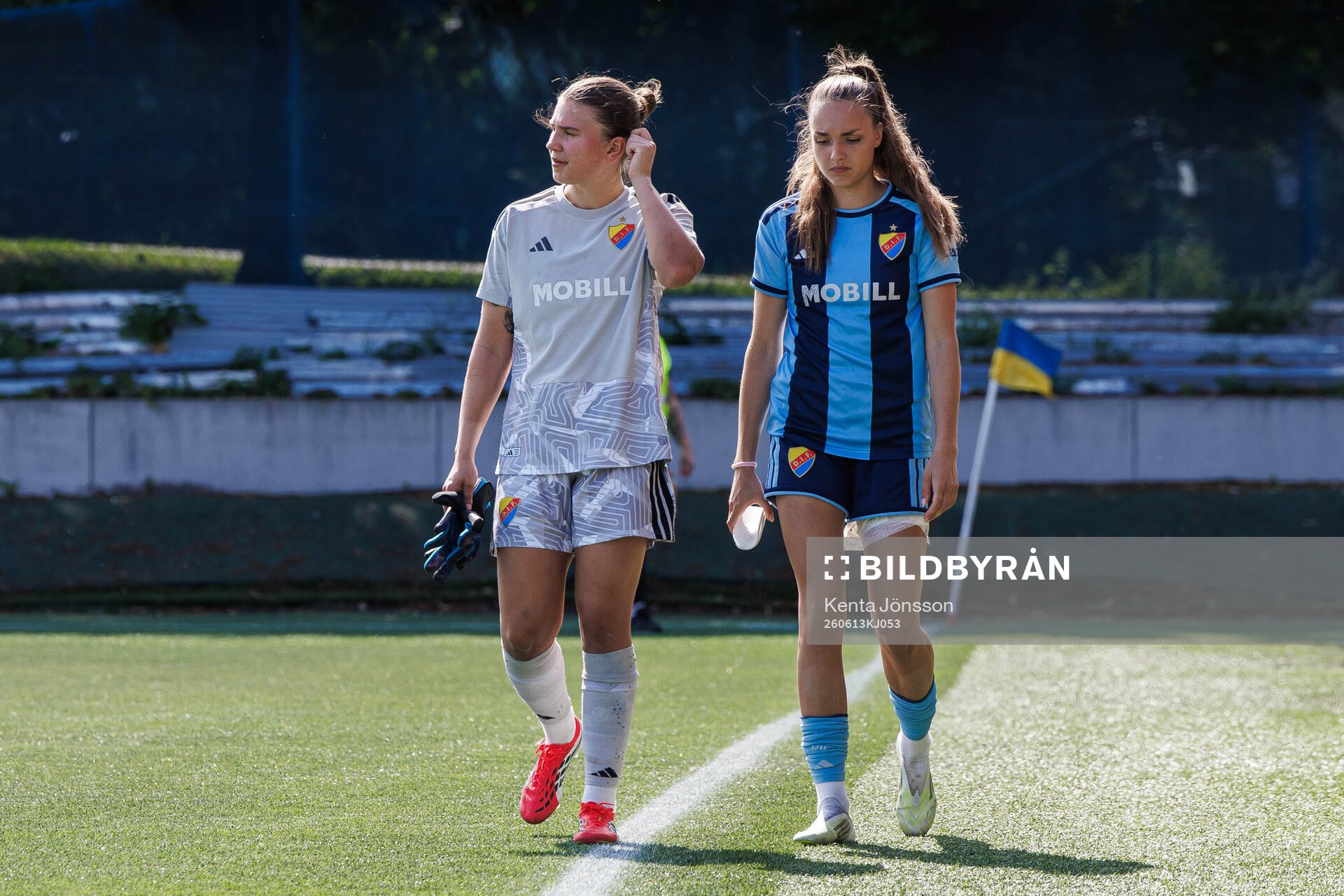 Djurgårdens målvakt Anna Aurora Koivunen och Selma Larsen