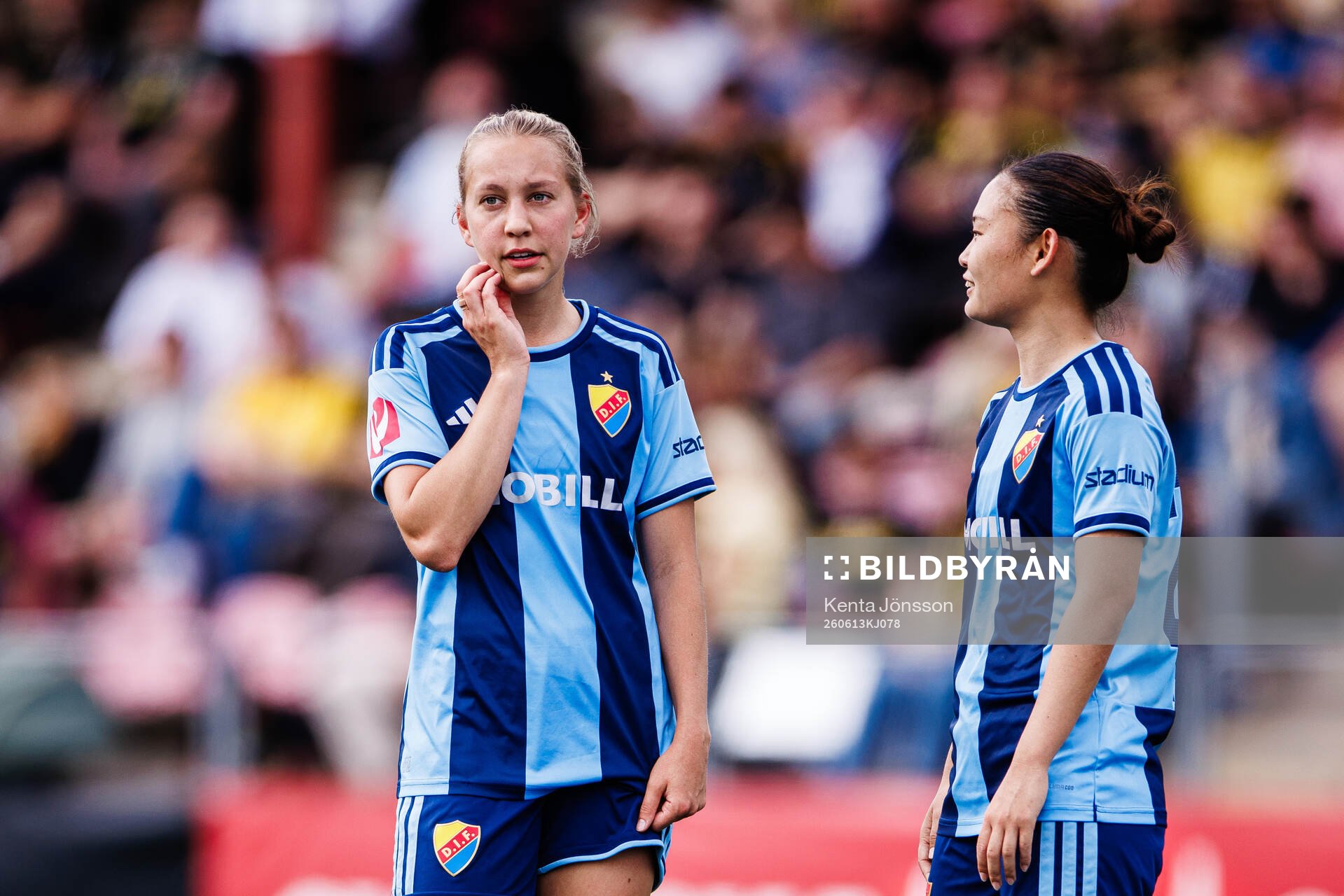 Djurgårdens Sara Eriksson och Urara Watanabe deppar