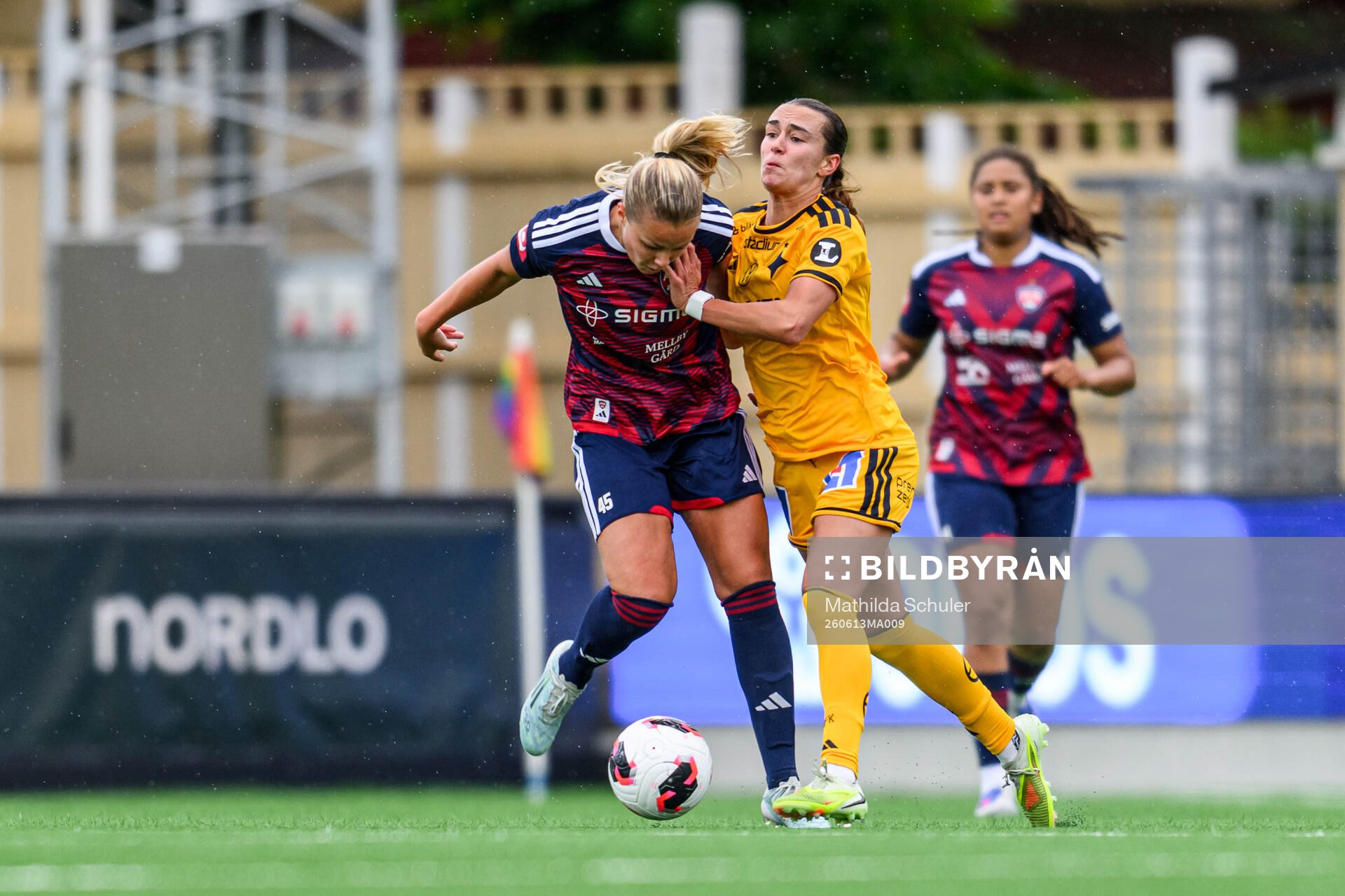 Rosengårds Tilde Björklund och IFK Norrköpings Isabella
