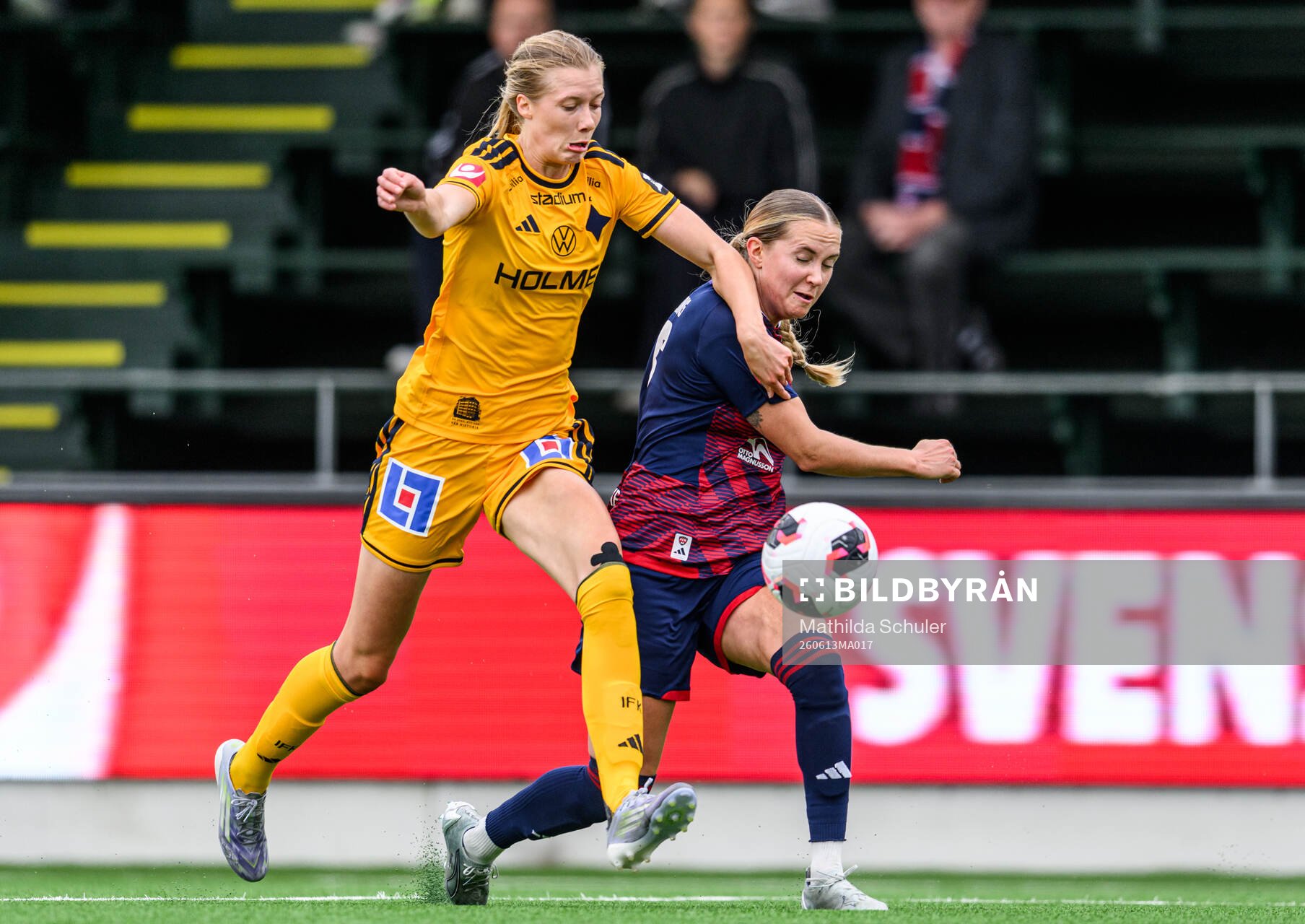 IFK Norrköpings Ebba Handfast och Rosengårds Ria Noora
