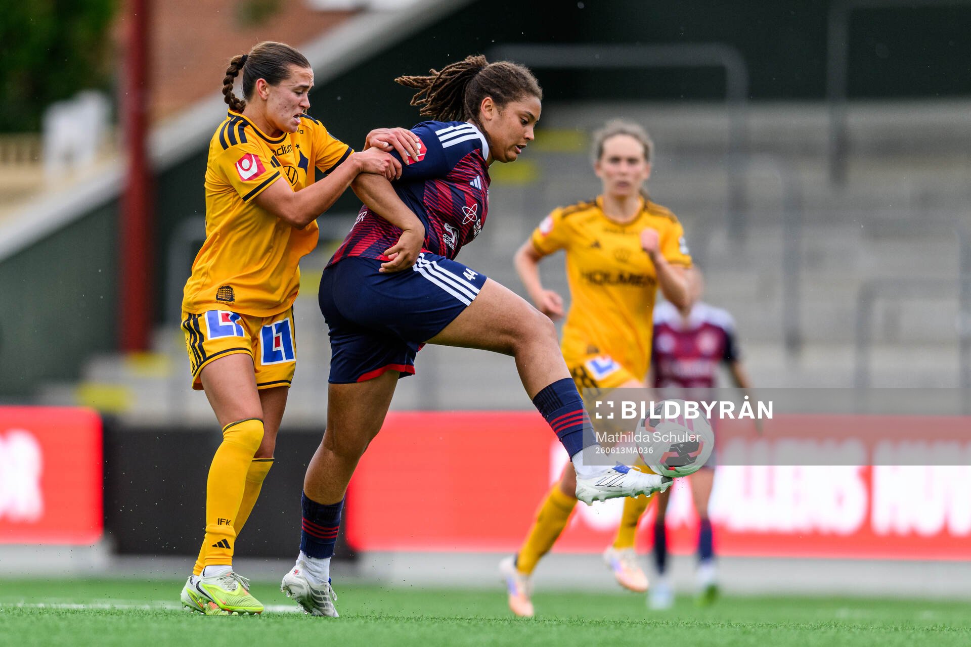 IFK Norrköpings Isabella Sibley och Rosengårds Jo-Anne