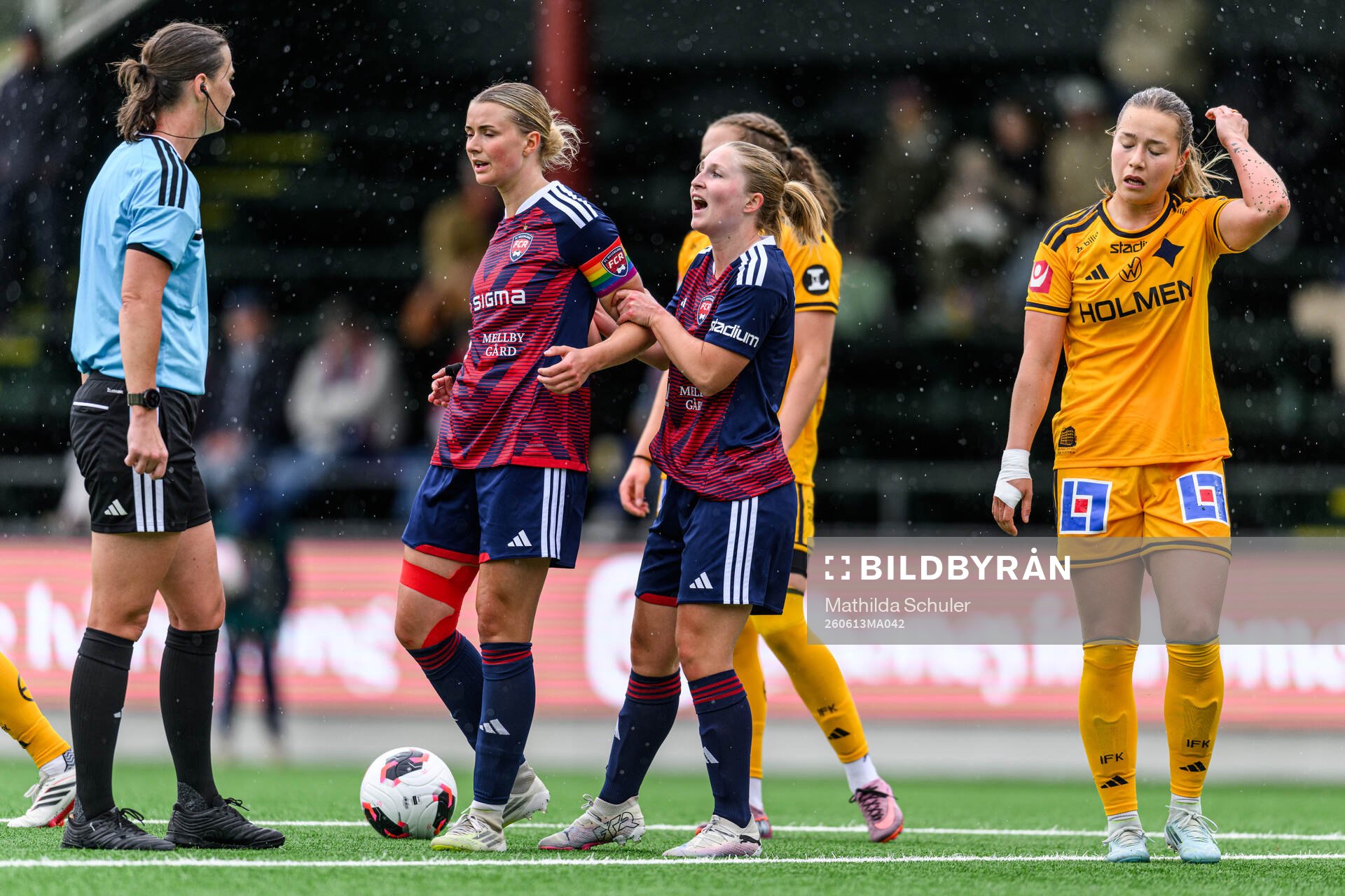 Rosengårds Hanna Andersson reagerar mot domare Lovisa