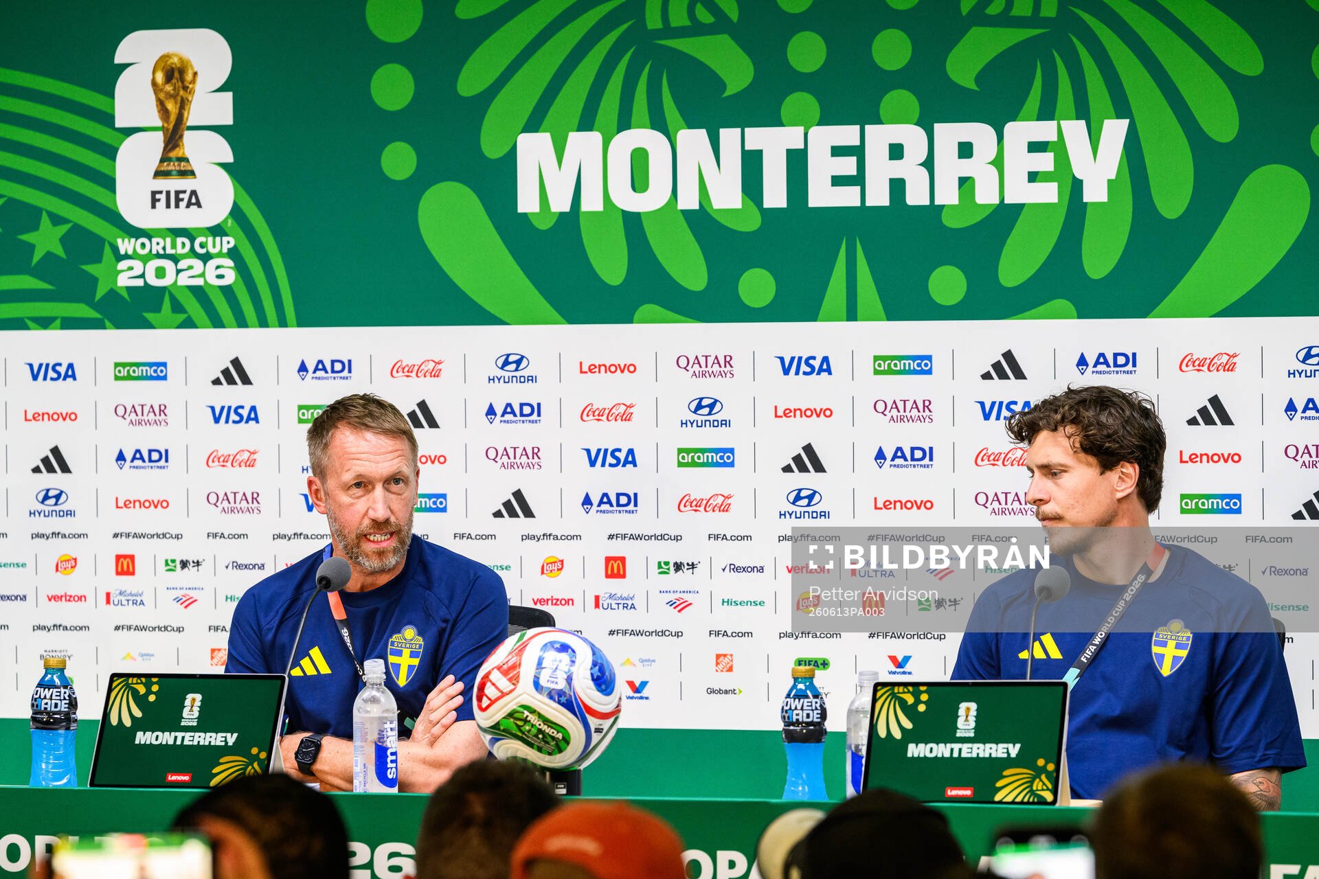 Head coach Graham Potter and Victor Nilsson Lindelöf of