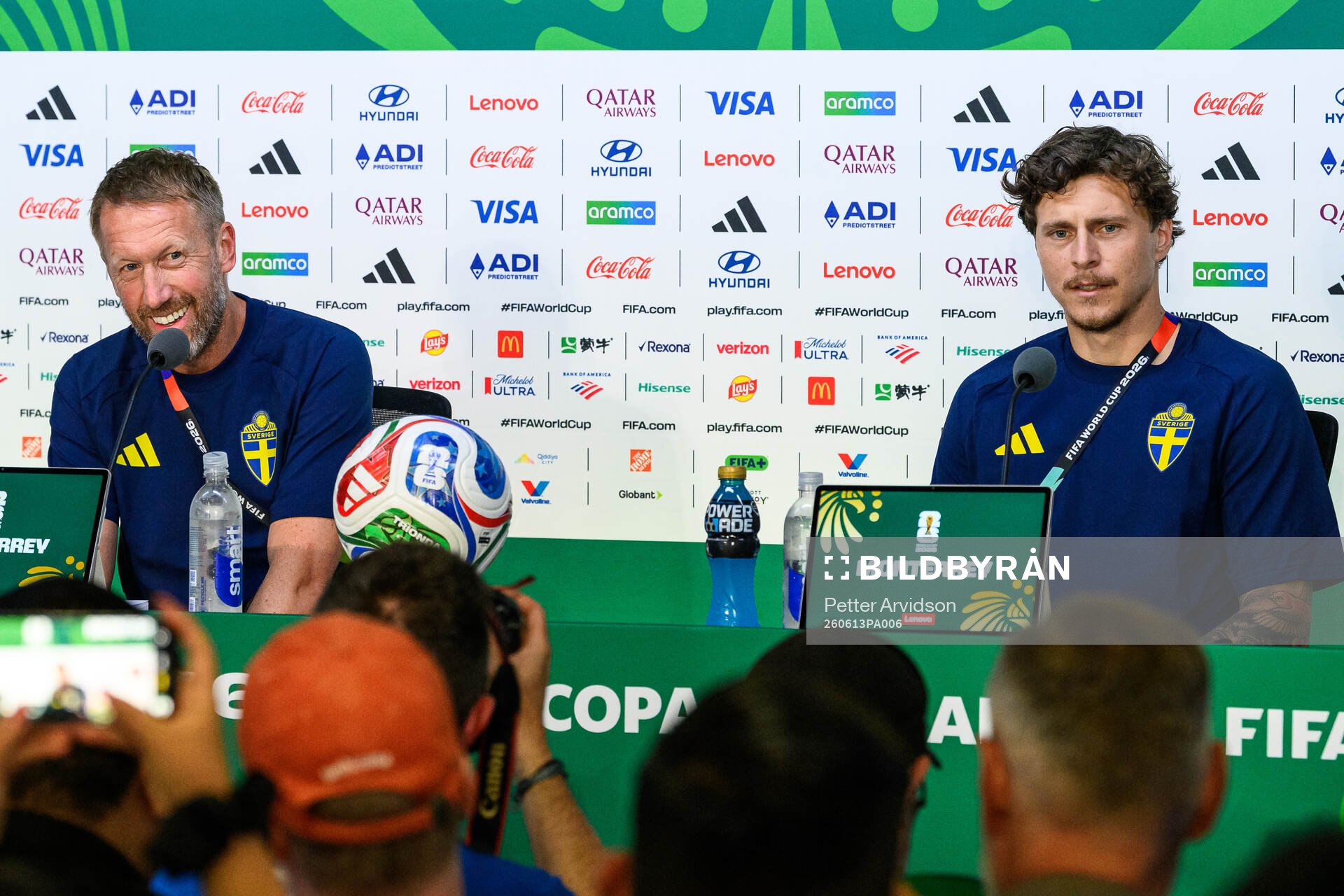 Head coach Graham Potter and Victor Nilsson Lindelöf of