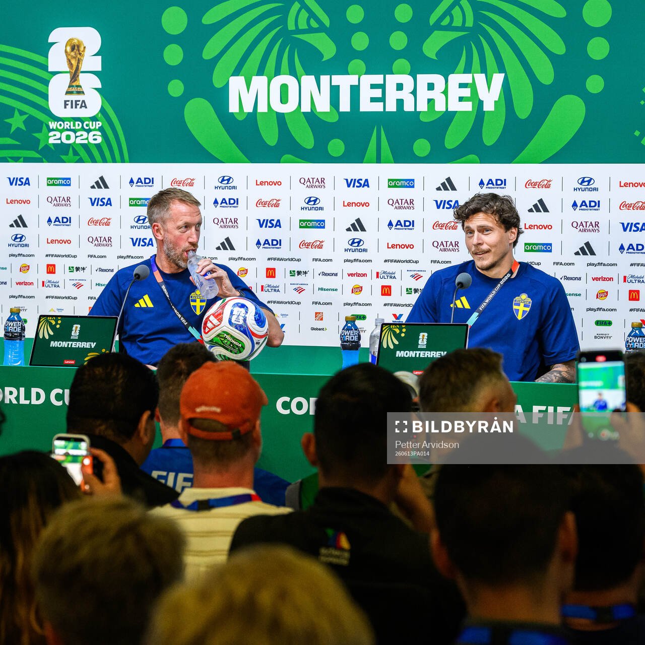 Head coach Graham Potter and Victor Nilsson Lindelöf of