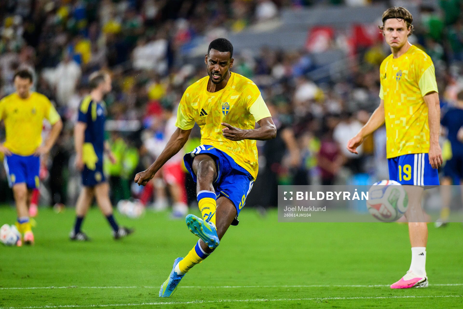 Alexander Isak and Mattias Svanberg of Sweden