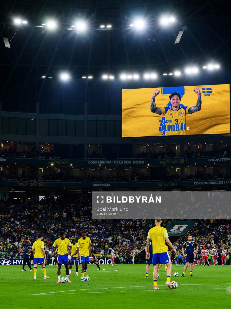 Victor Nilsson Lindelöf of Sweden is presented