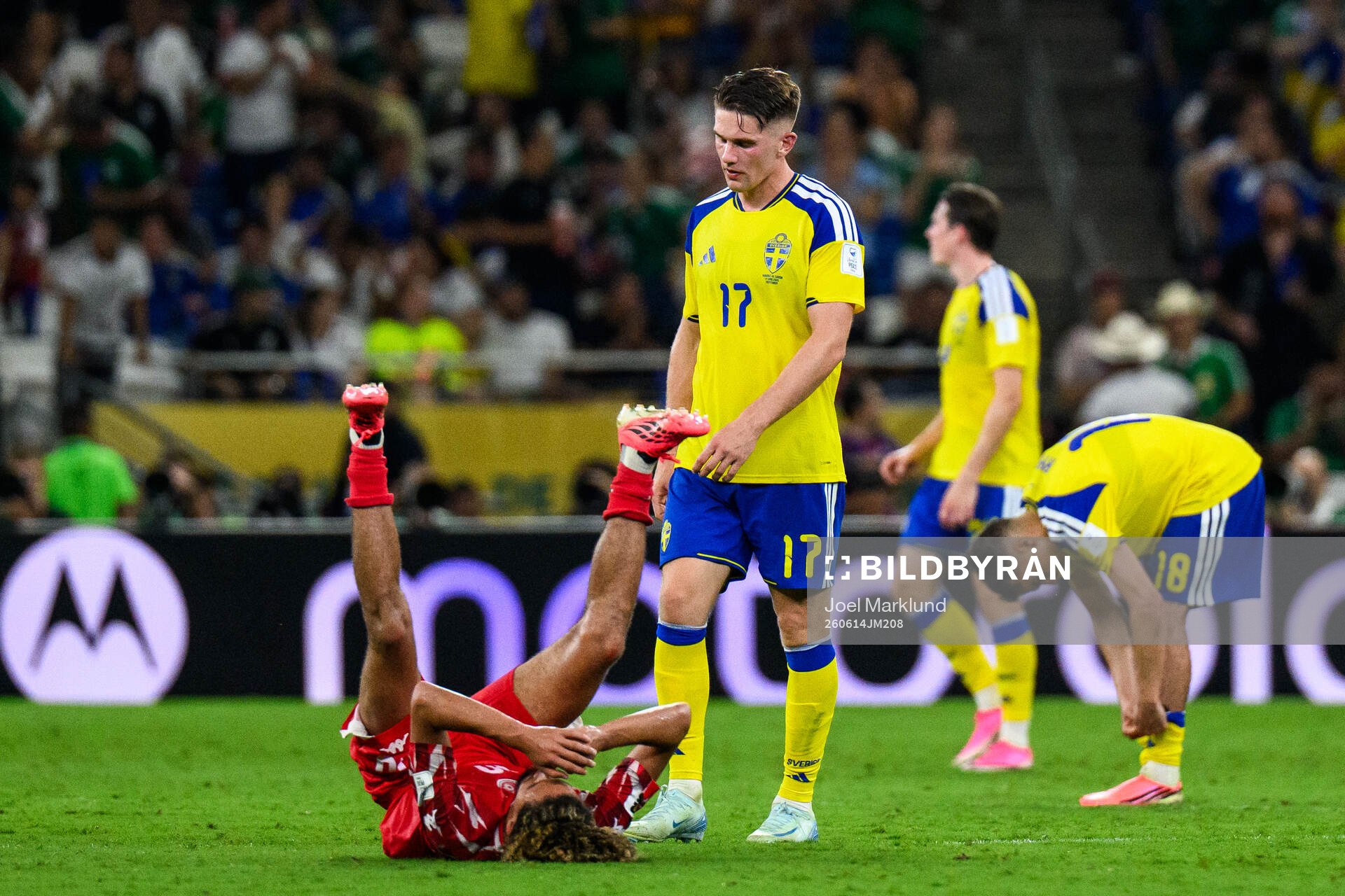 Hannibal Mejbri of Tunisia and Viktor Gyökeres of Sweden