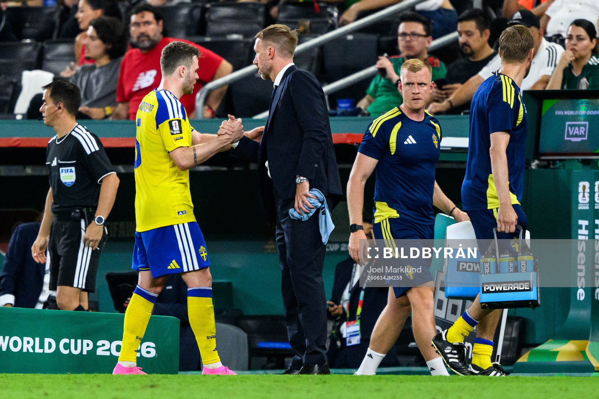 Gabriel Gudmundsson and Head coach Graham Potter of Sweden