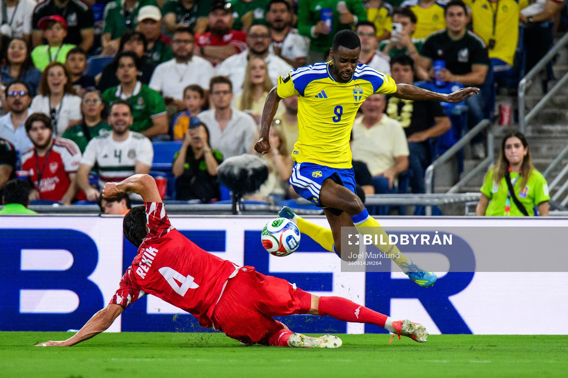 Omar Rekik of Tunisia and Alexander Isak of Sweden