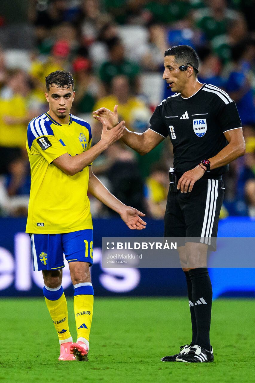 Yasin Ayari of Sweden and Referee Yael Falcon Perez