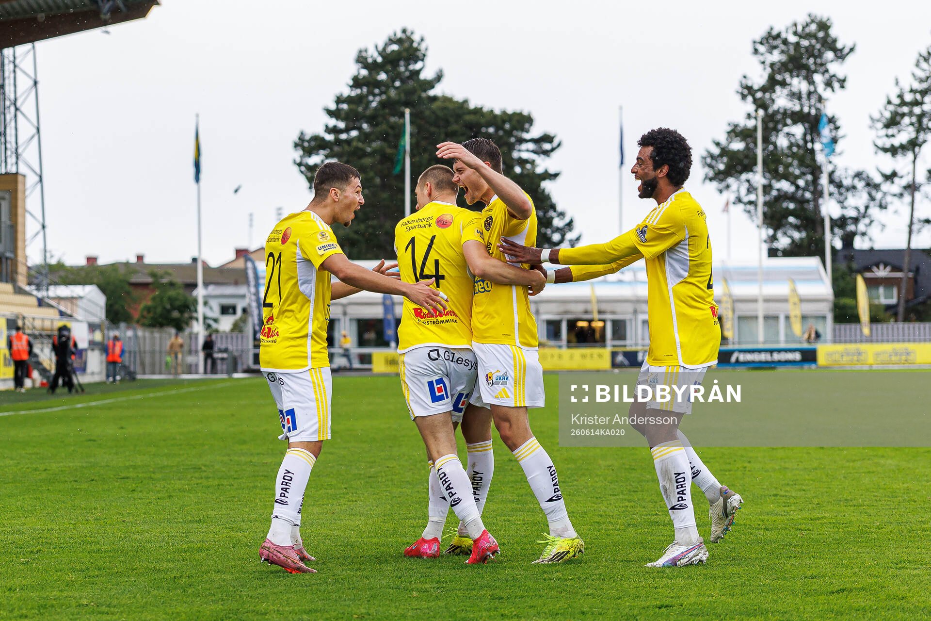 Falkenbergs Lion Beqiri jublar
