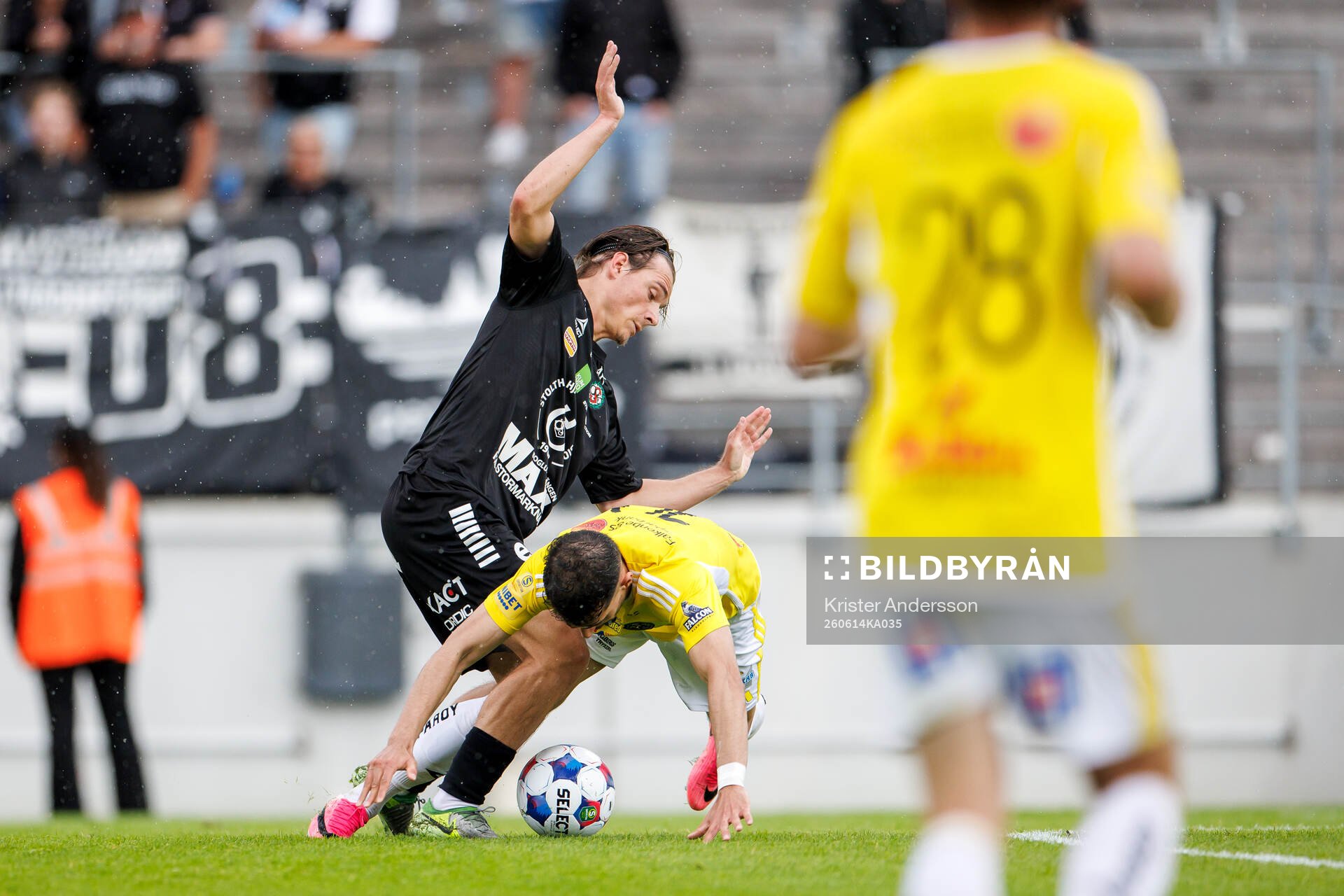 Örebros Samuel Wikman och Falkenbergs Elias Mohammad