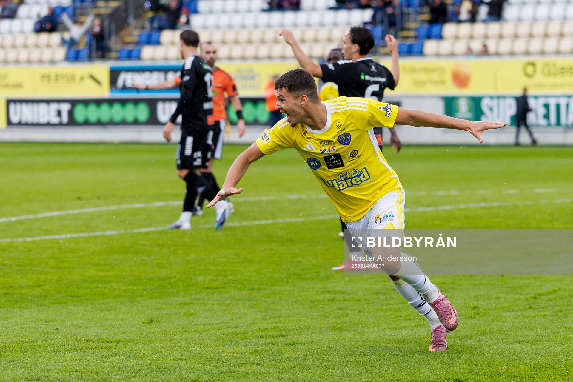 Falkenbergs Lion Beqiri jublar