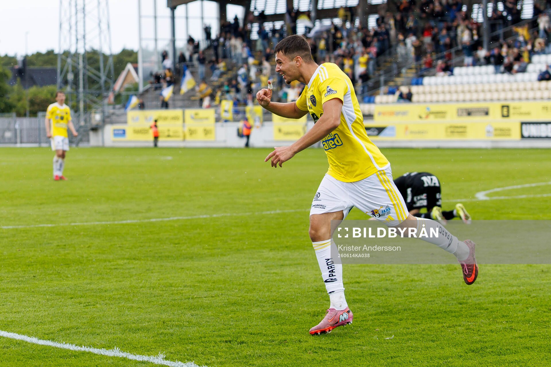 Falkenbergs Lion Beqiri jublar