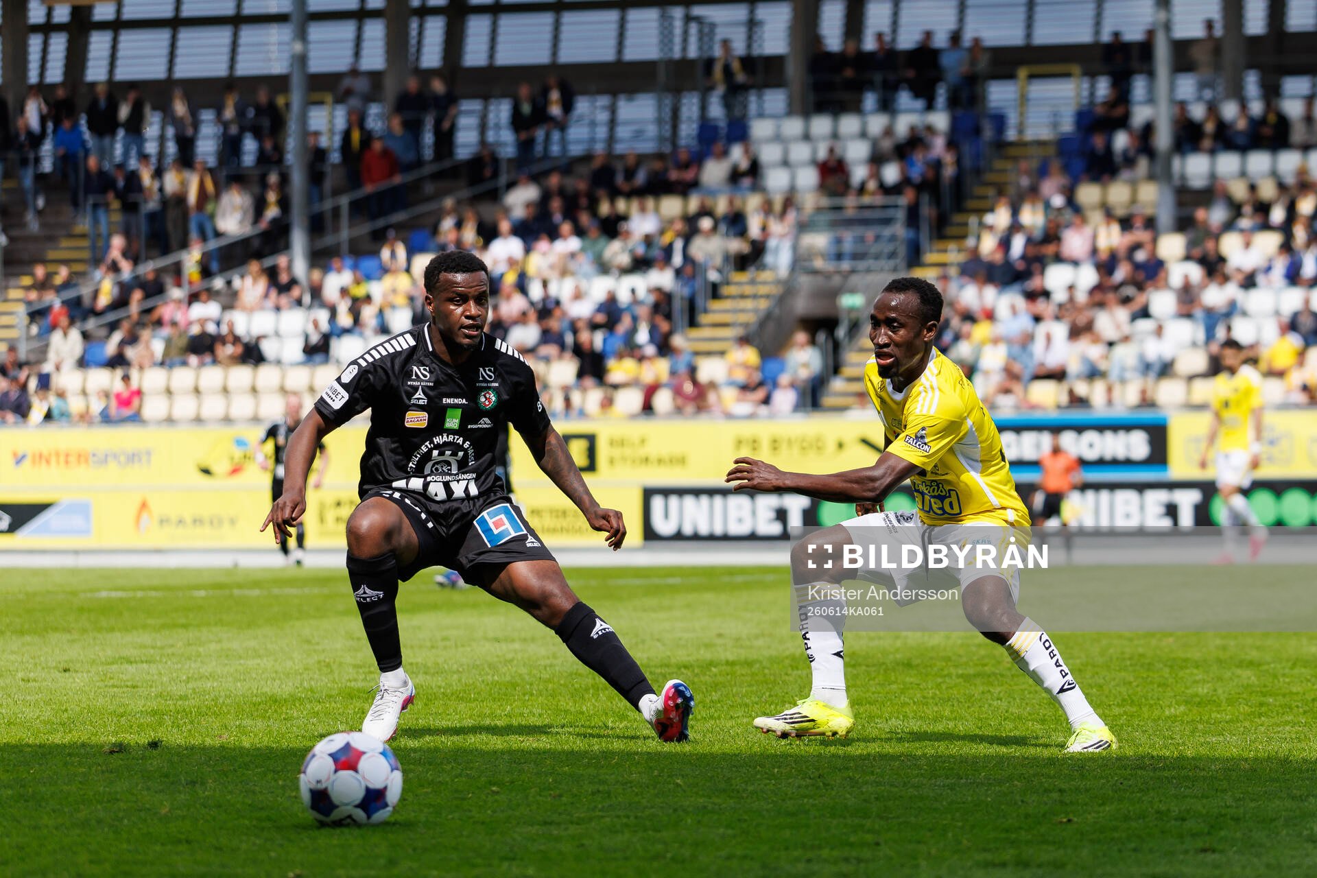 Örebros Manasse Kusu och Falkenbergs Wanbe Godwin Aguda