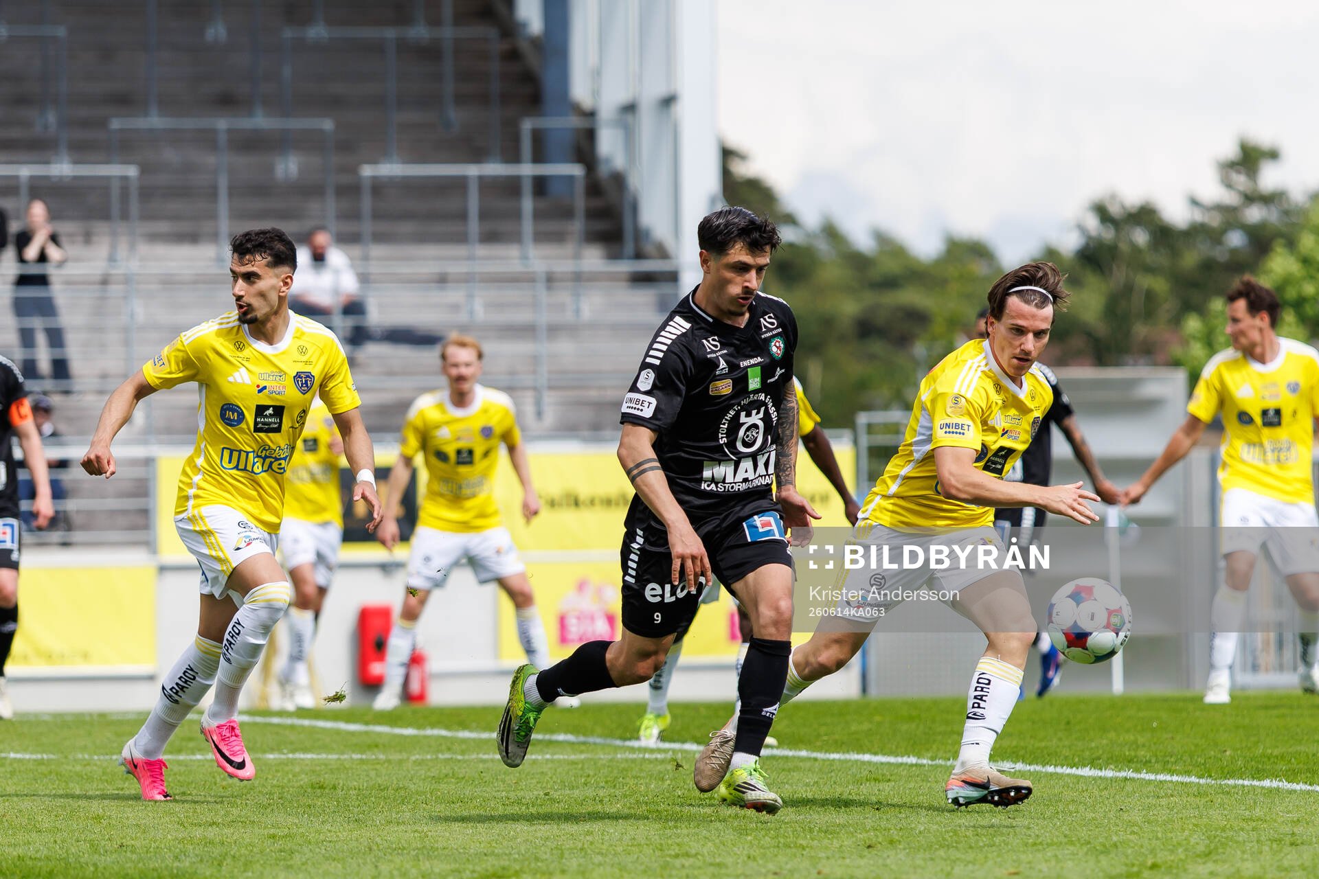 Örebros Antonio Yakoub och Falkenbergs Oskar Lindberg