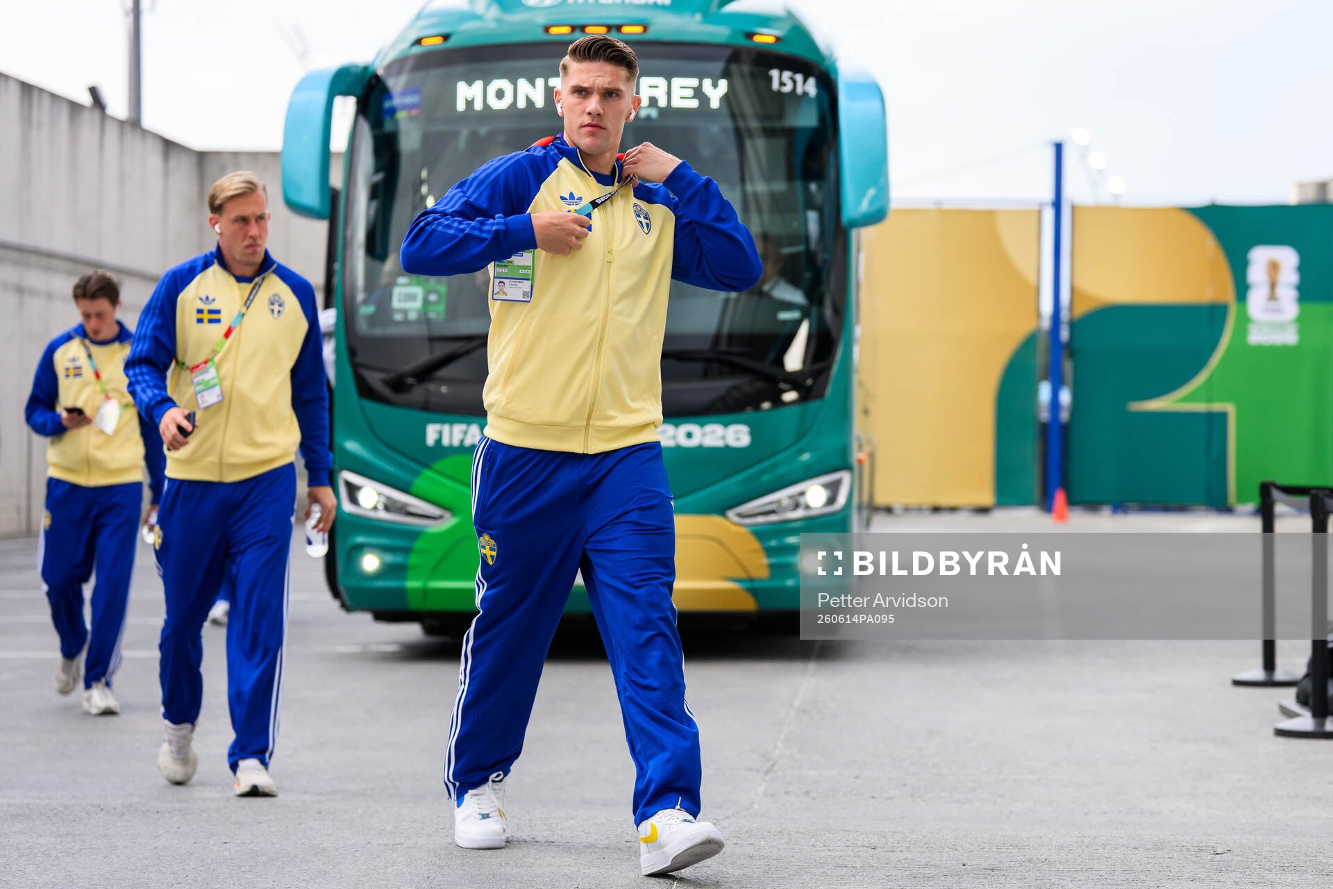 Viktor Gyökeres of Sweden arrives at Estadio Monterrey