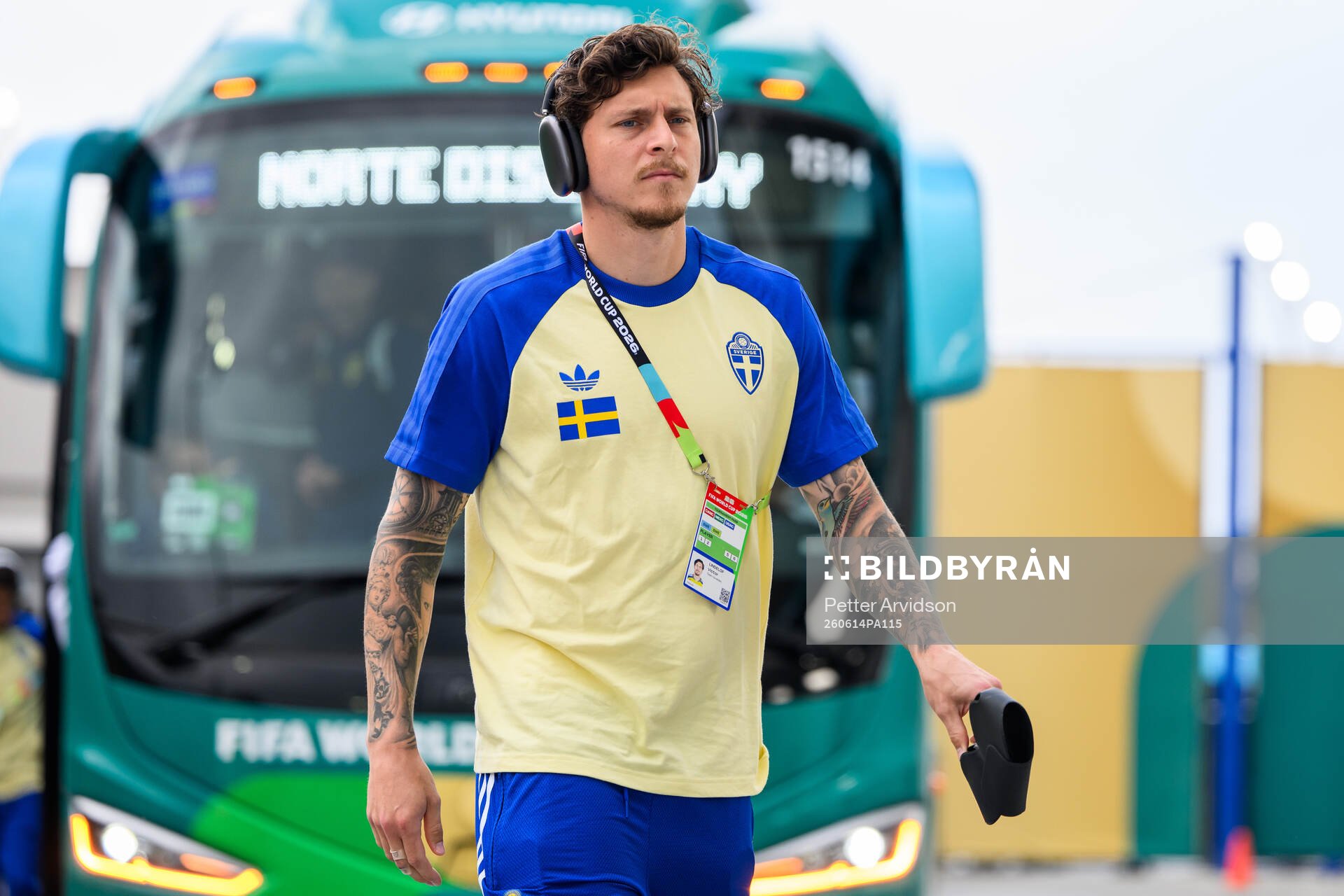 Victor Nilsson Lindelöf of Sweden arrives at Estadio