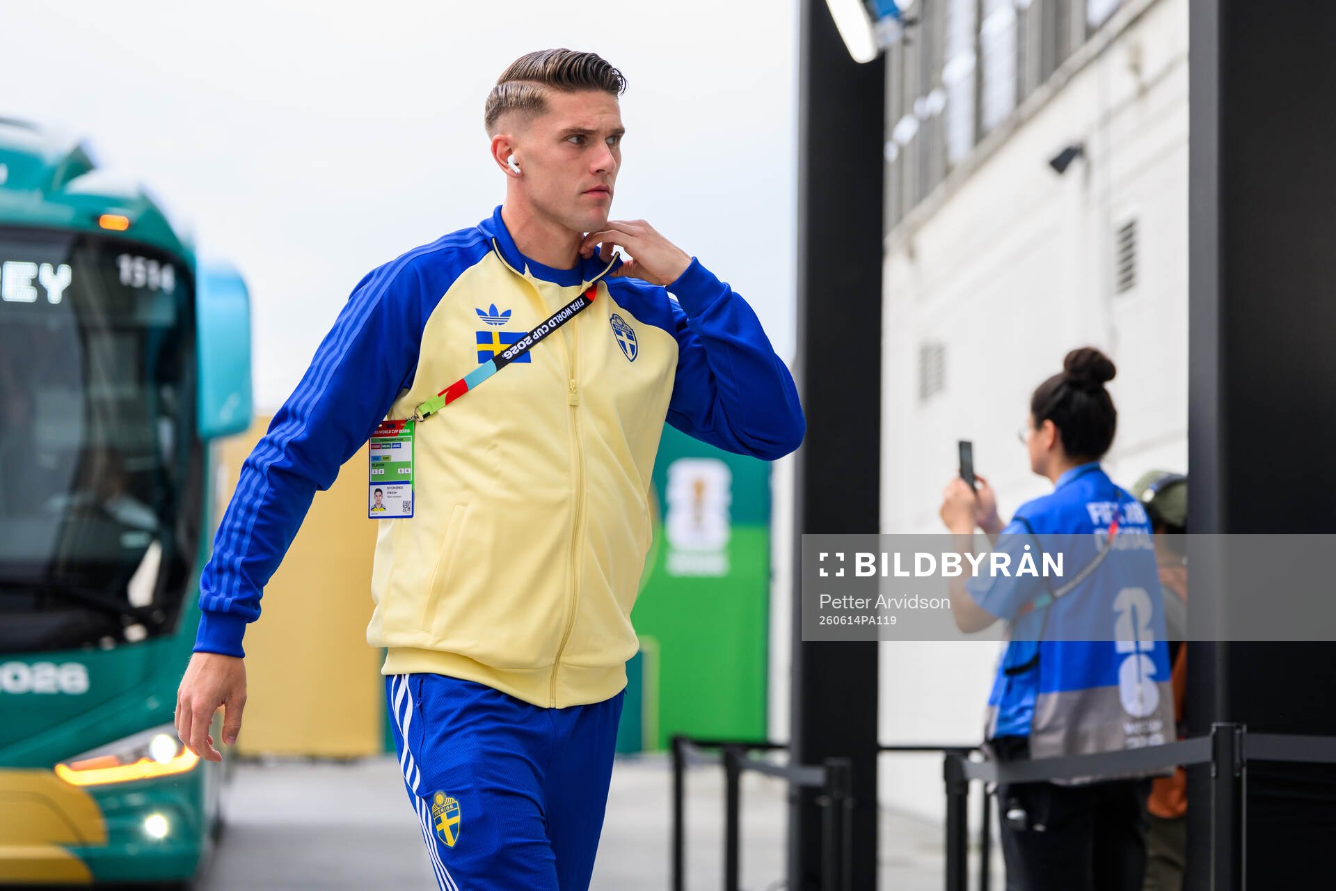Viktor Gyökeres of Sweden arrives at Estadio Monterrey
