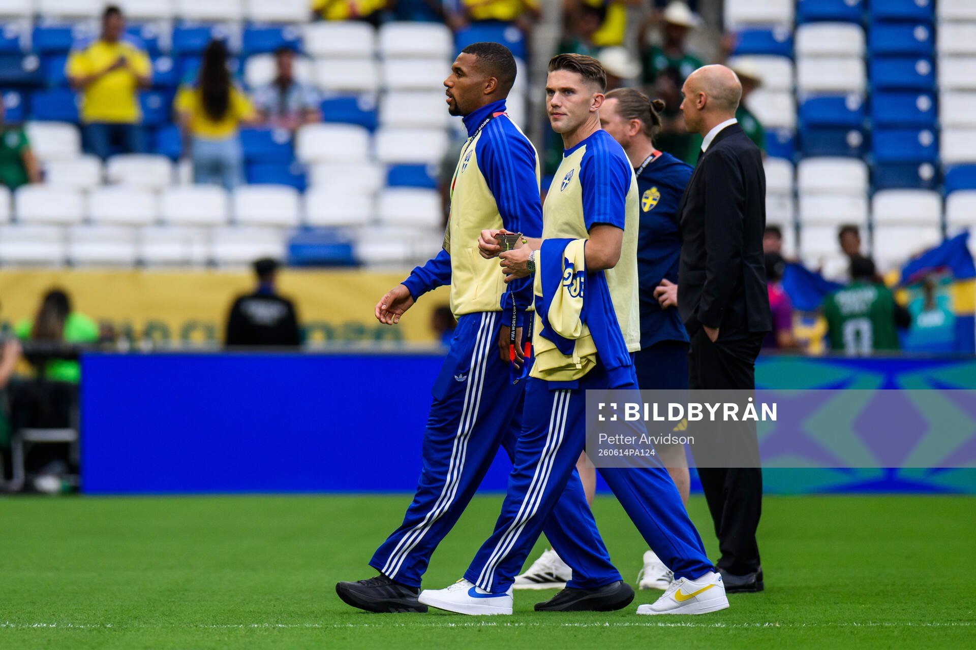 Isak Hien and Viktor Gyökeres of Sweden at Estadio