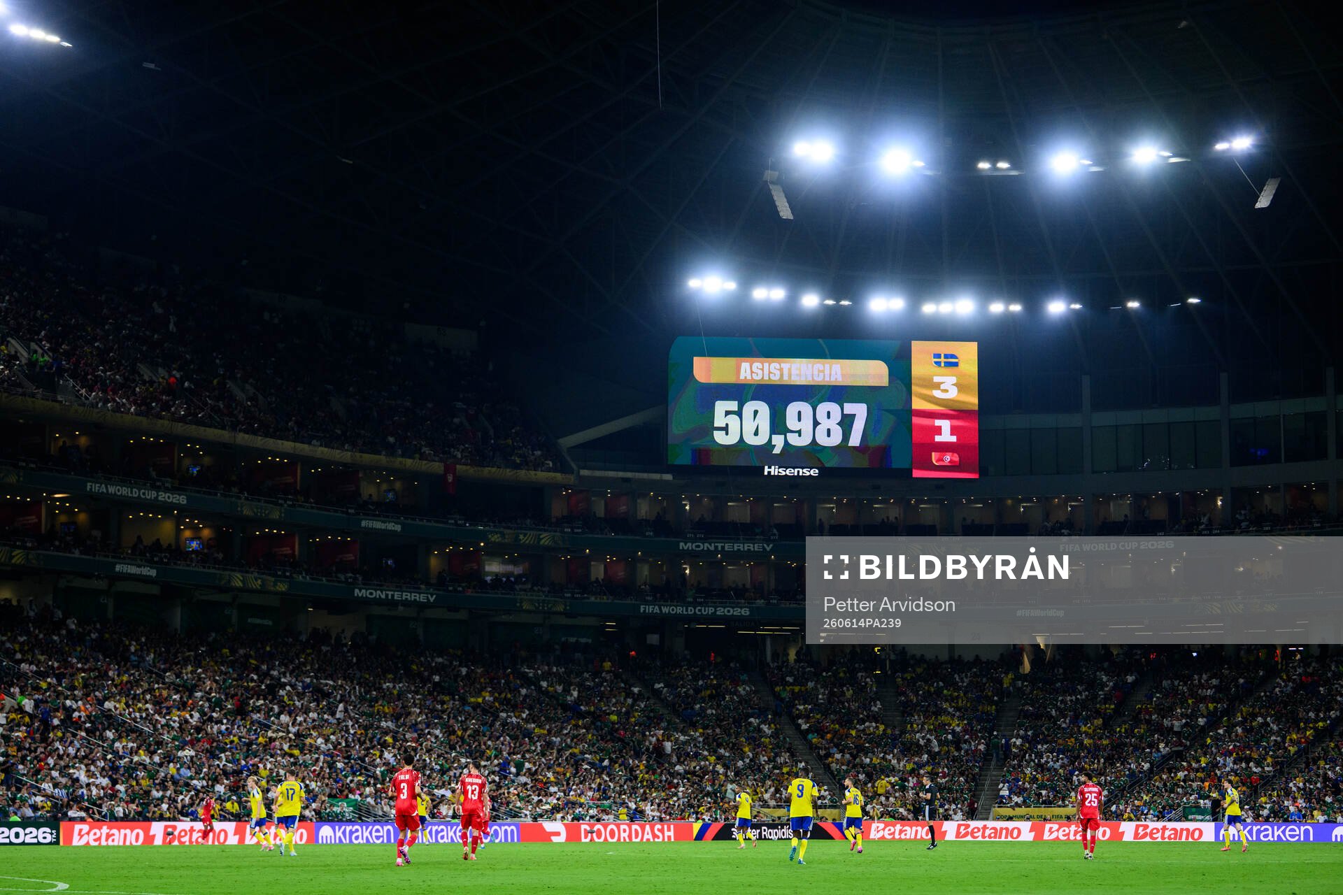 The attendance if announced