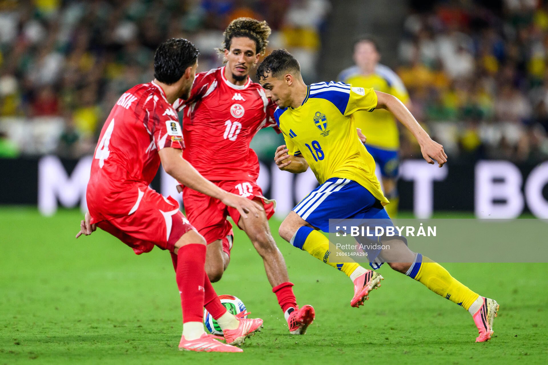 Yasin Ayari of Sweden and Hannibal Mejbri of Tunisia