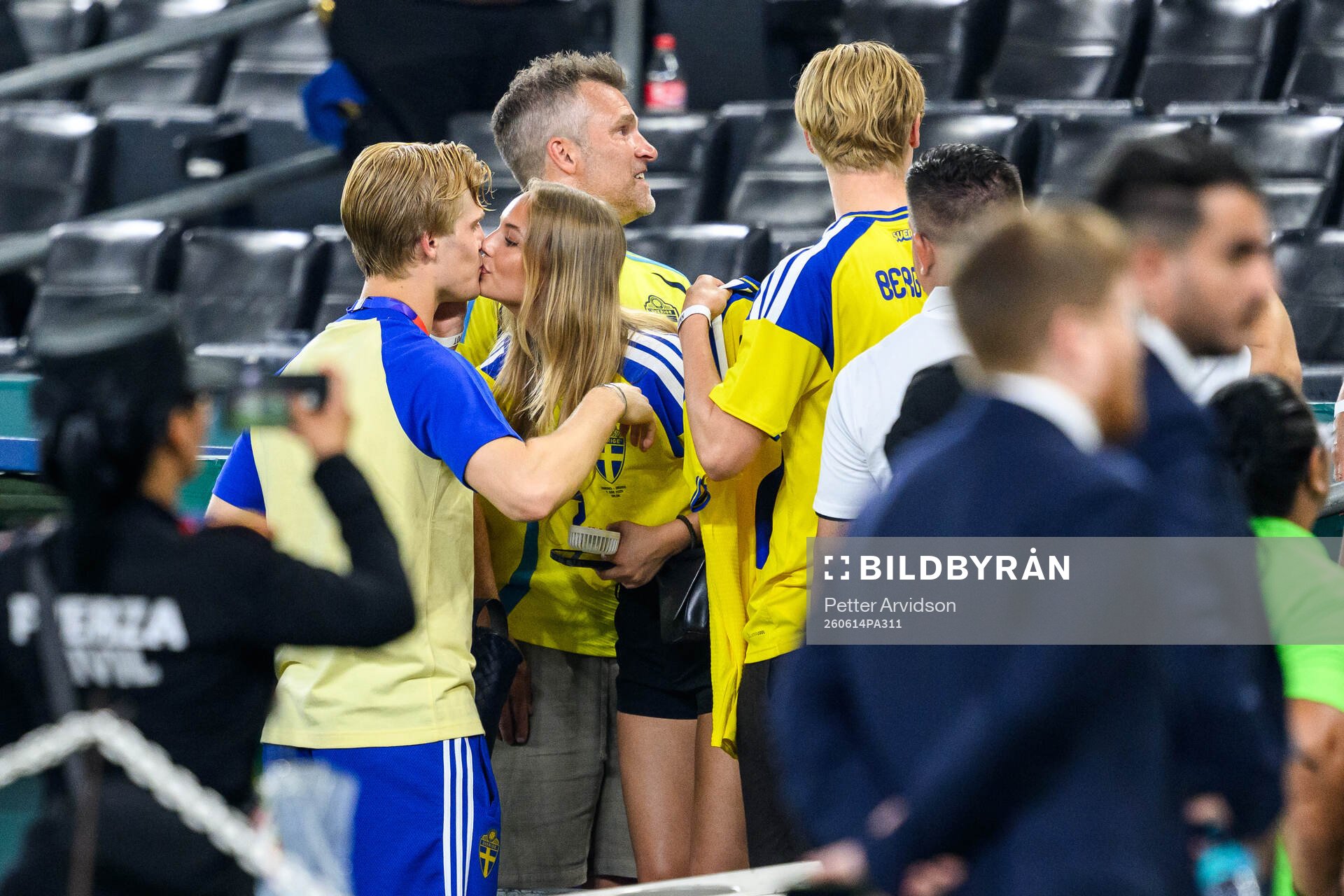 Lucas Bergvall of Sweden with his girlfriend Mackenzie