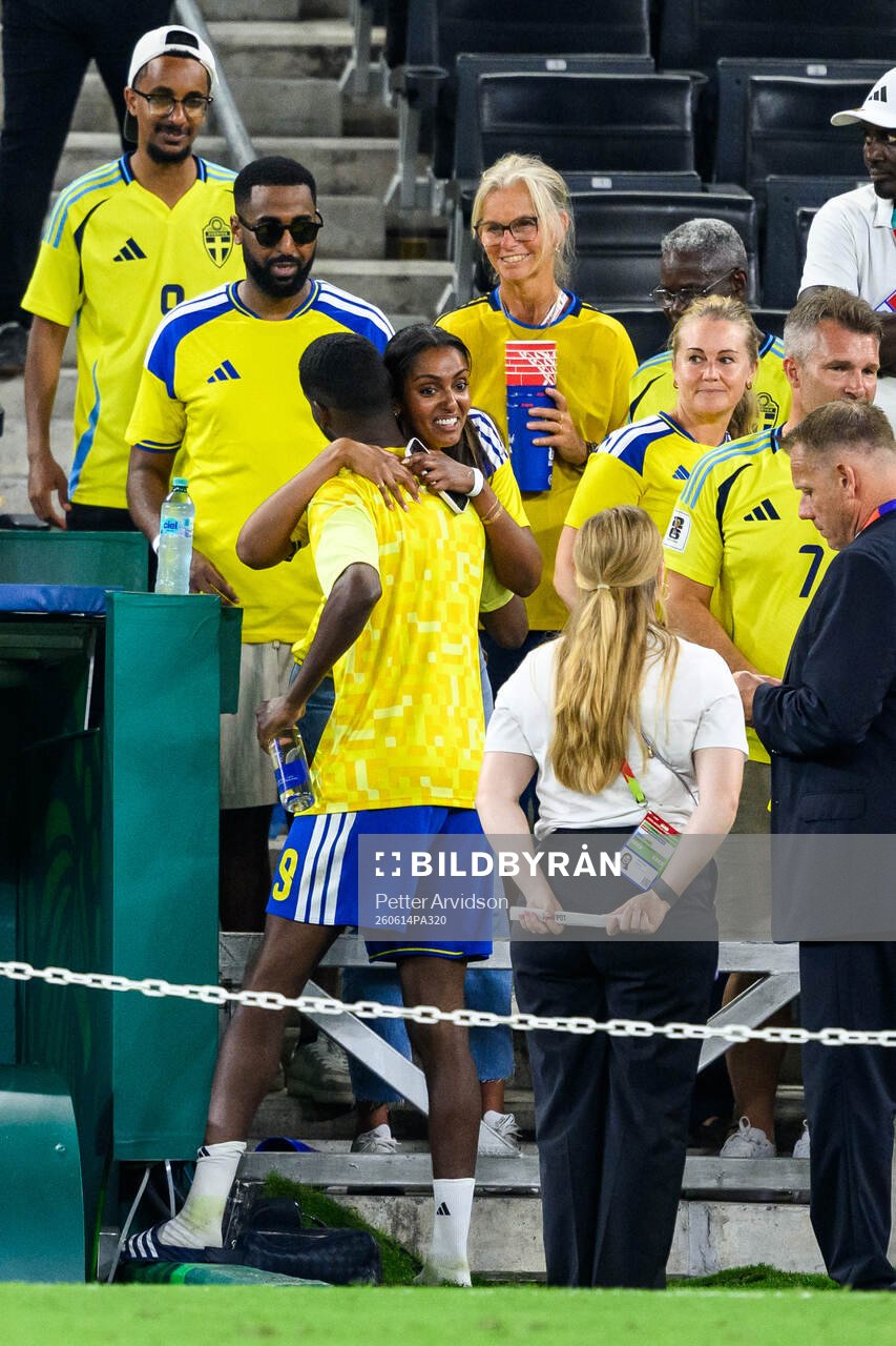 Alexander Isak of Sweden with his family members