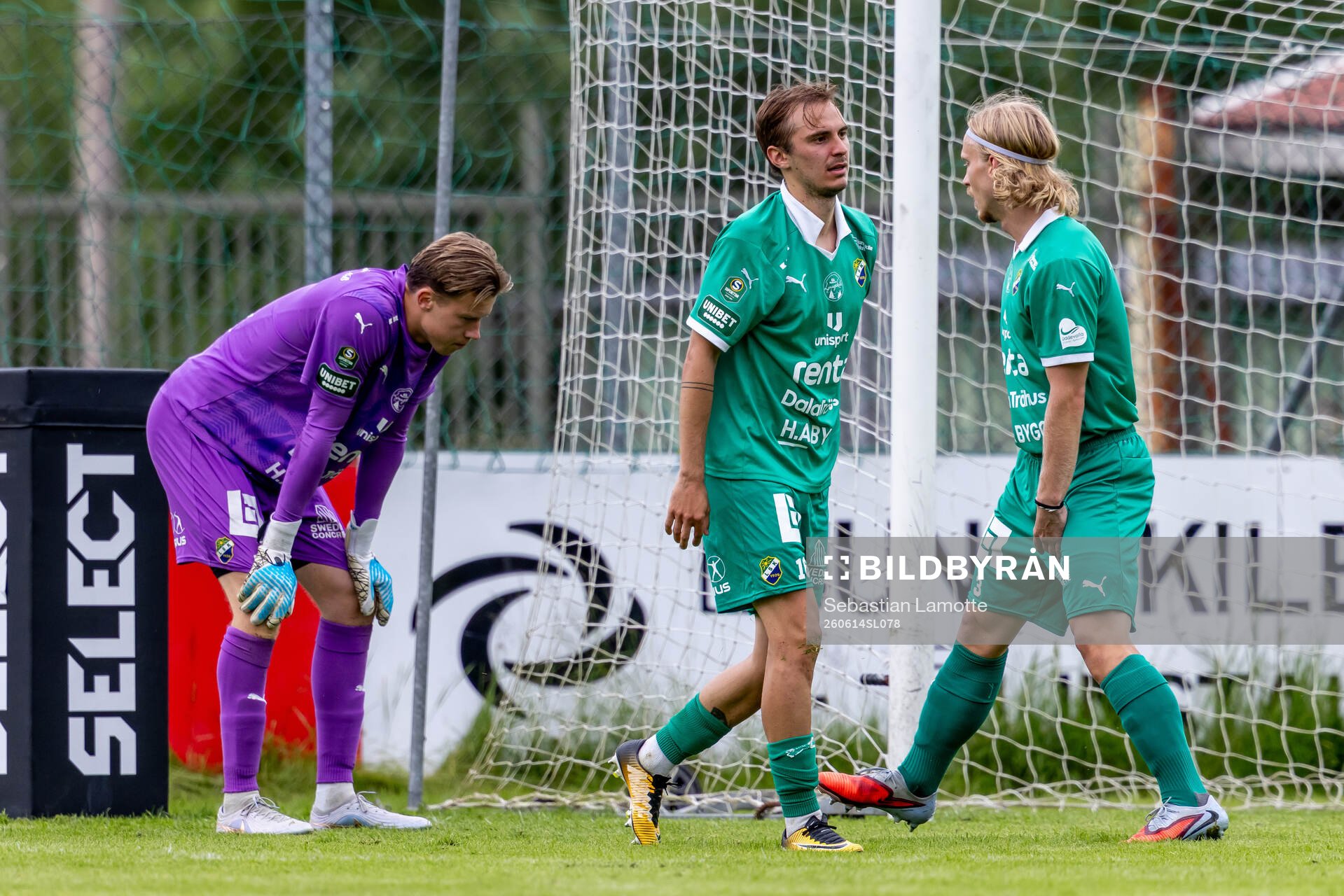 Ljungskiles målvakt Lukas Eriksson , Emilio Reljanovic och