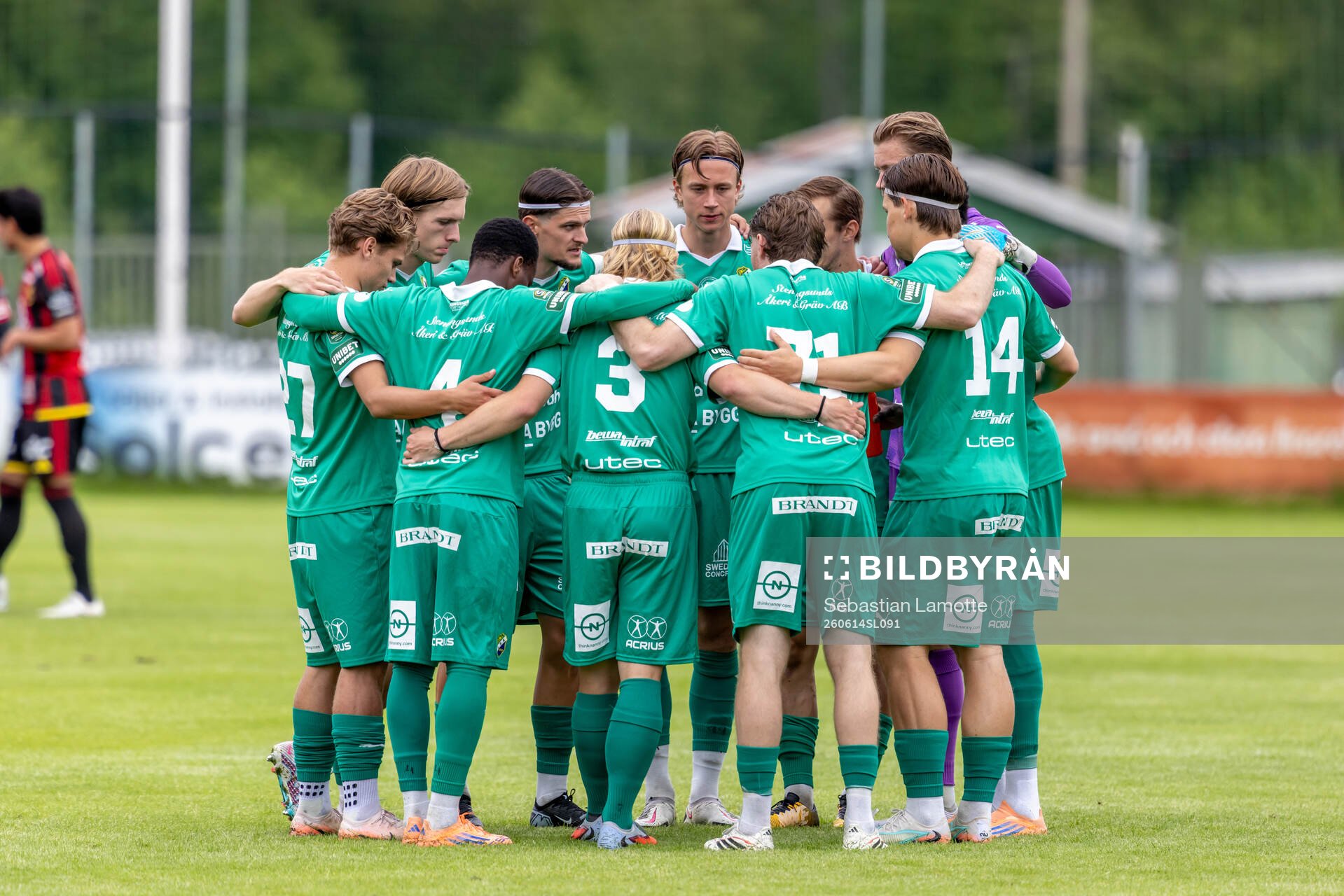 Ljungskiles spelare laddar för match