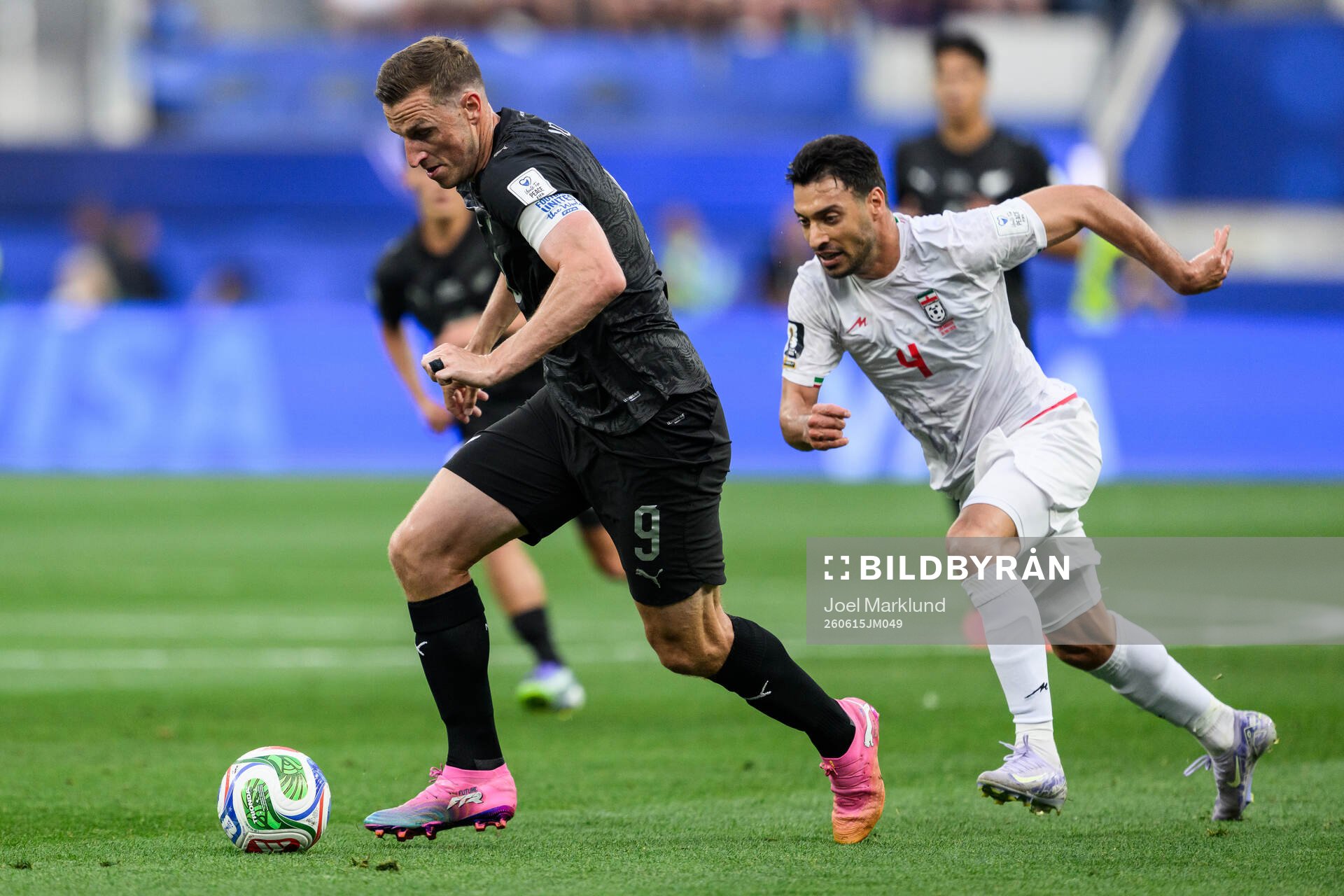 Chris Wood of New Zealand and Shoja Khalilzadeh of Iran