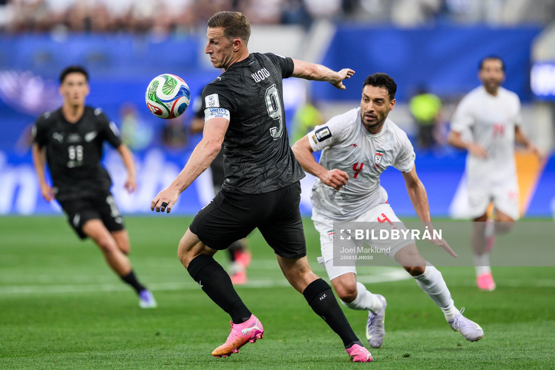 Chris Wood of New Zealand and Shoja Khalilzadeh of Iran