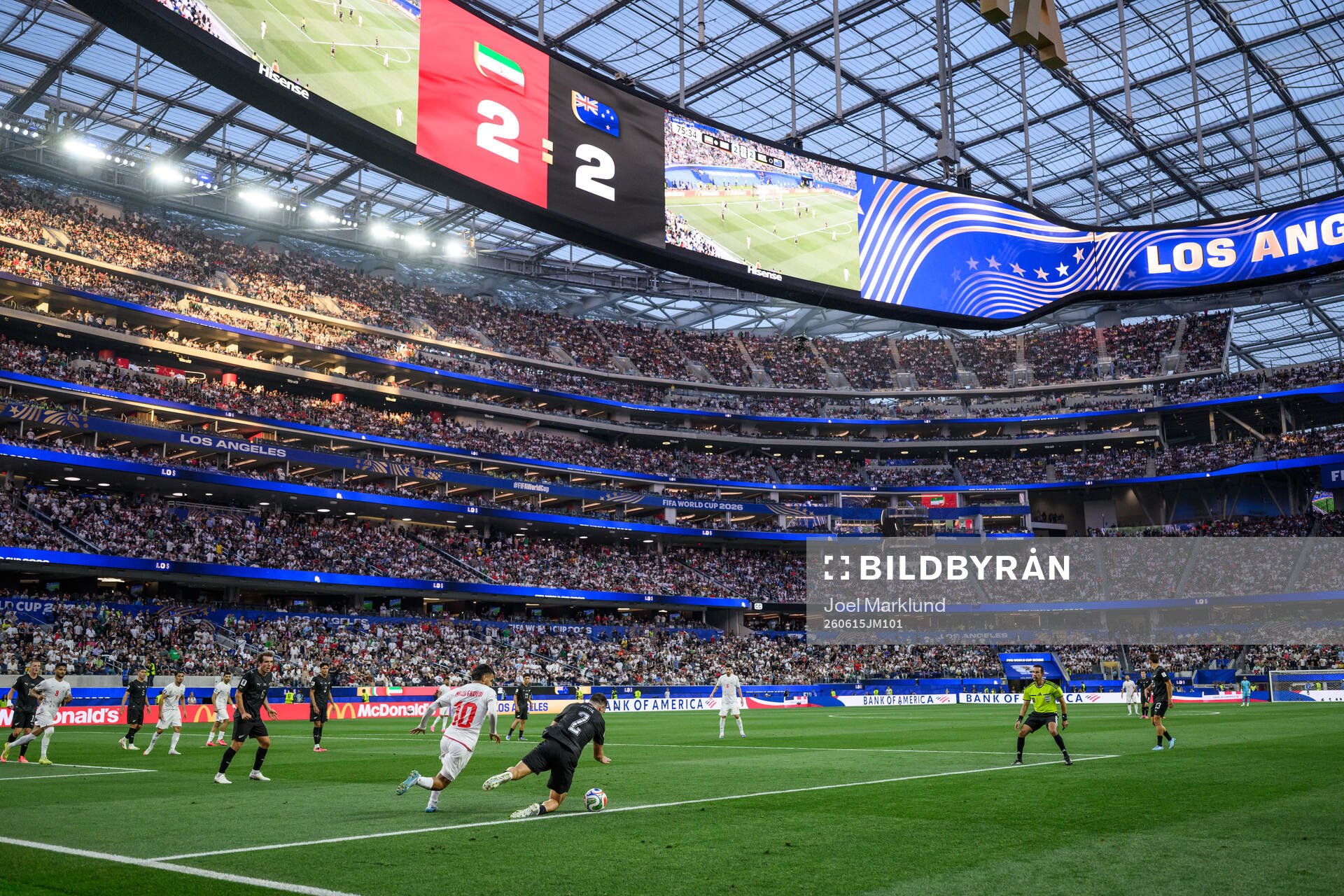 General view as Mehdi Ghayedi of Iran and Tim Payne of New