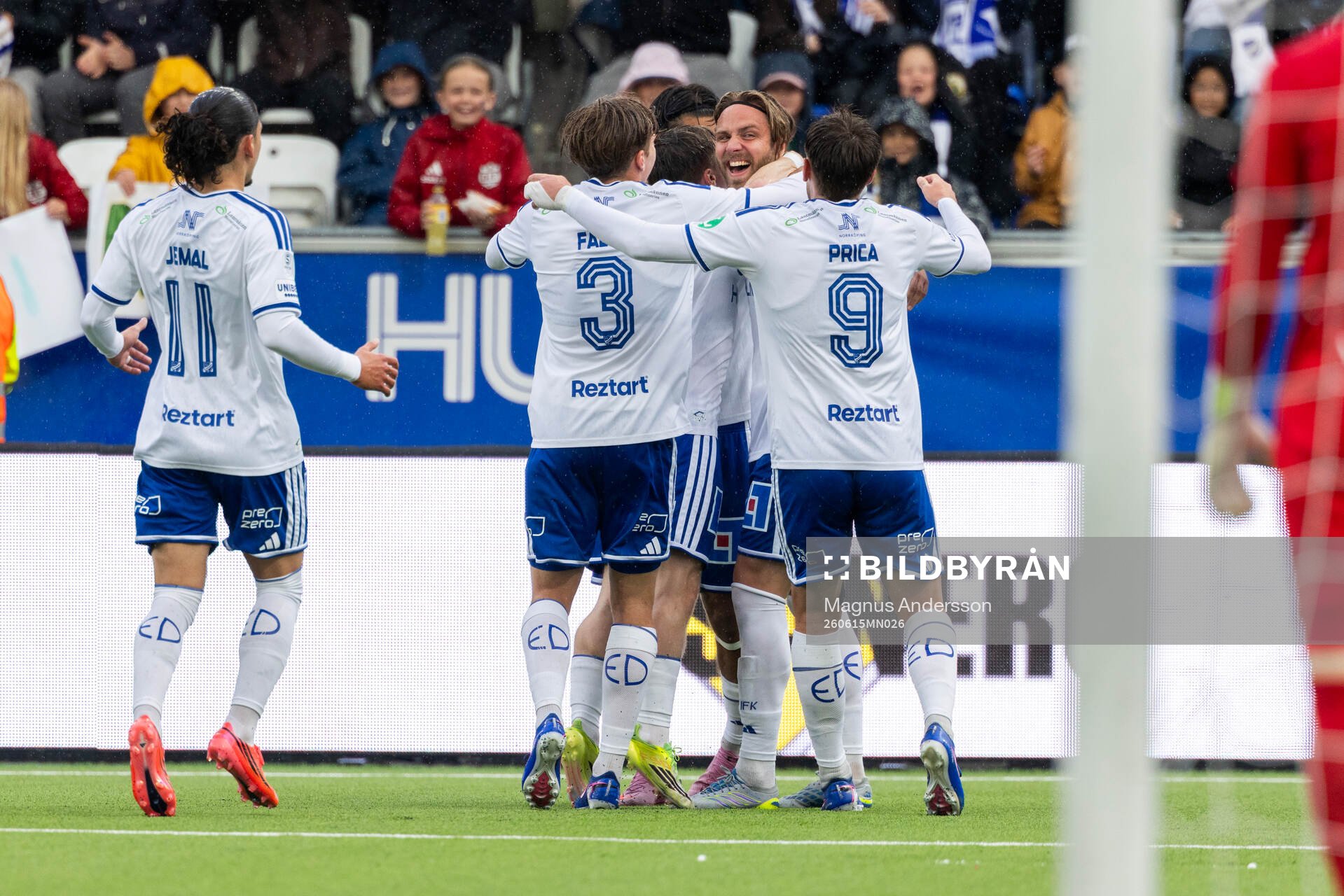 IFK Norrköpings Christoffer Nyman jublar med lagkamrater