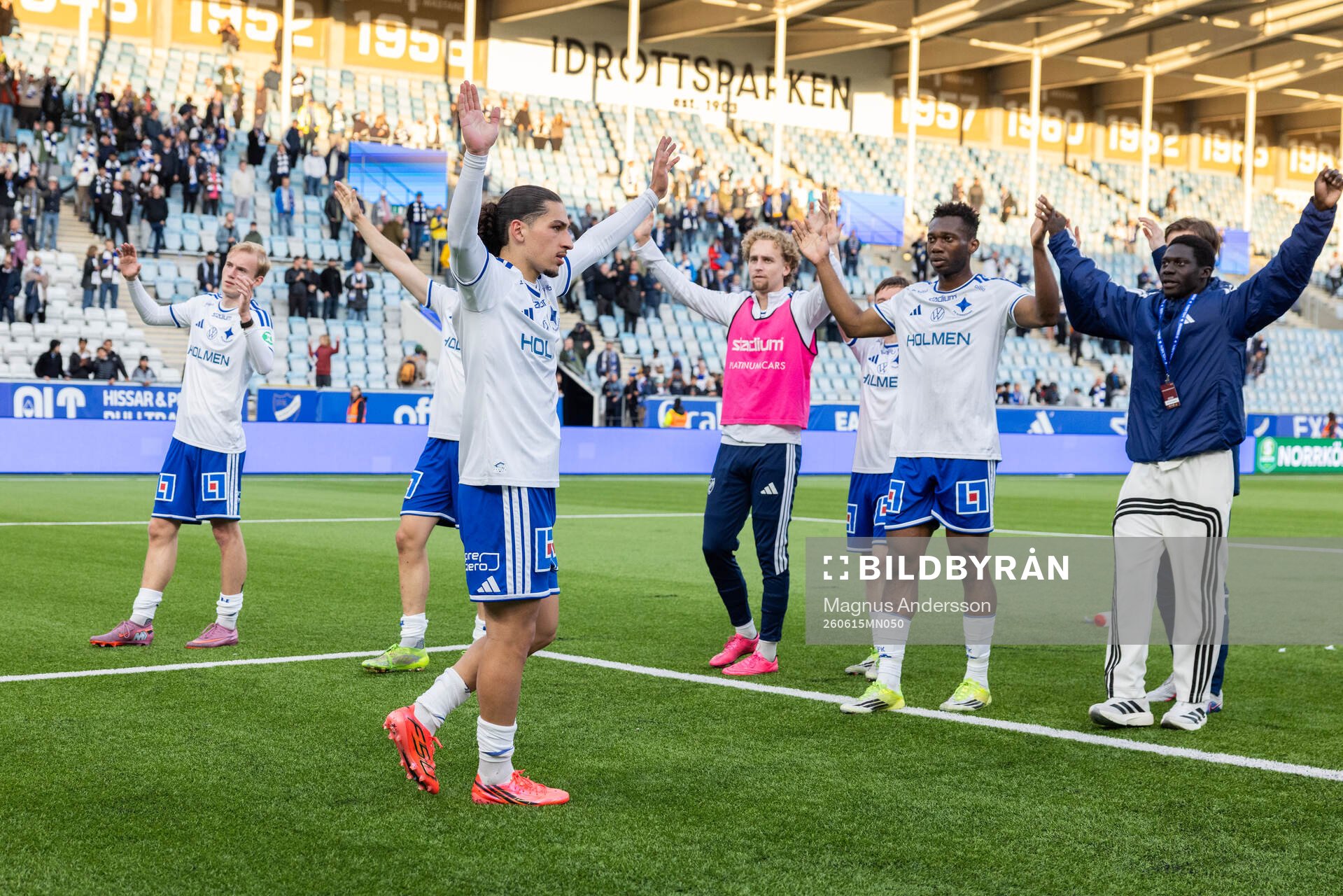IFK Norrköpings Elias Jemal jublar med lagkamrater